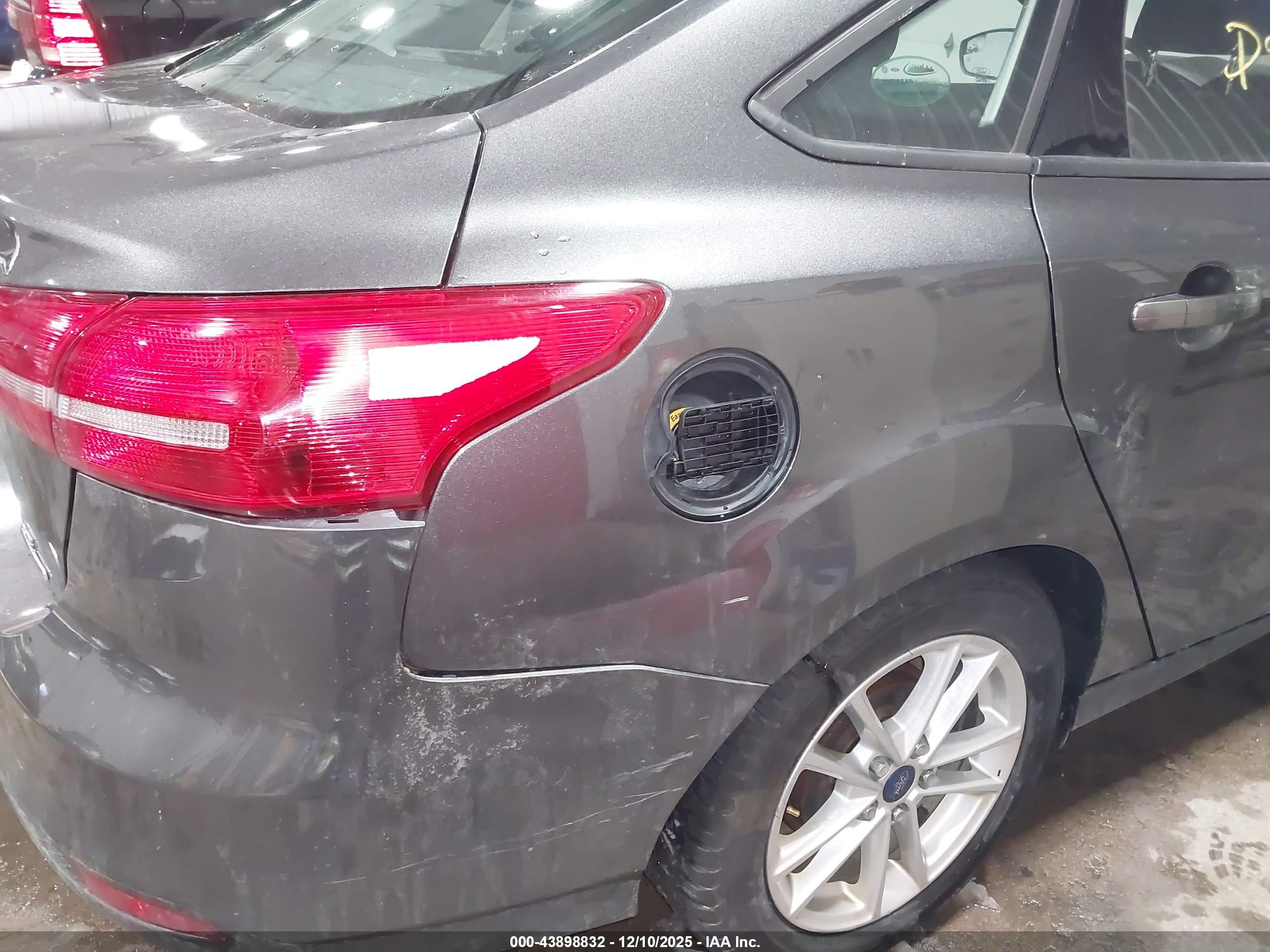 FORD FOCUS image 6