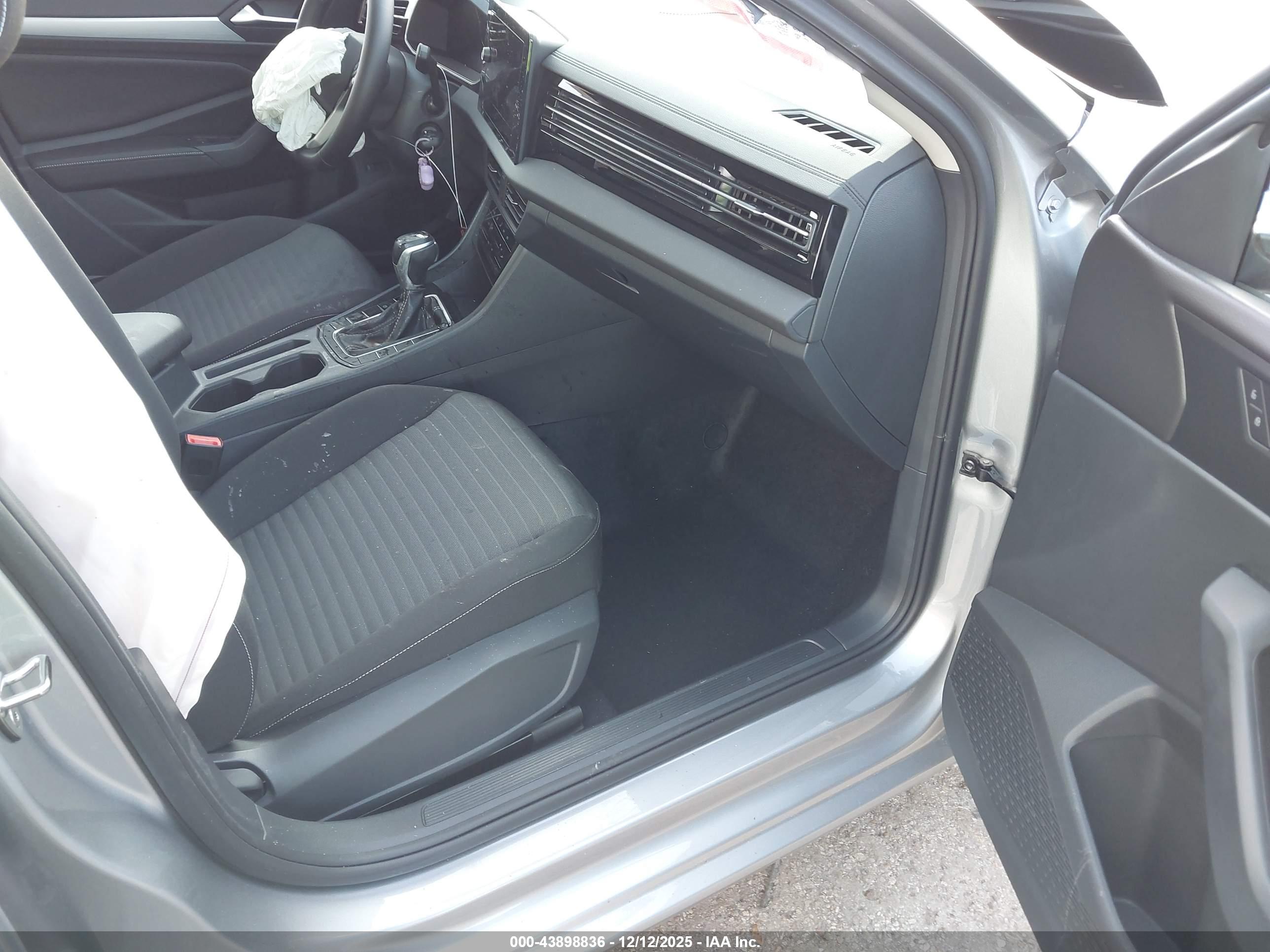 VOLKSWAGEN JETTA image 5