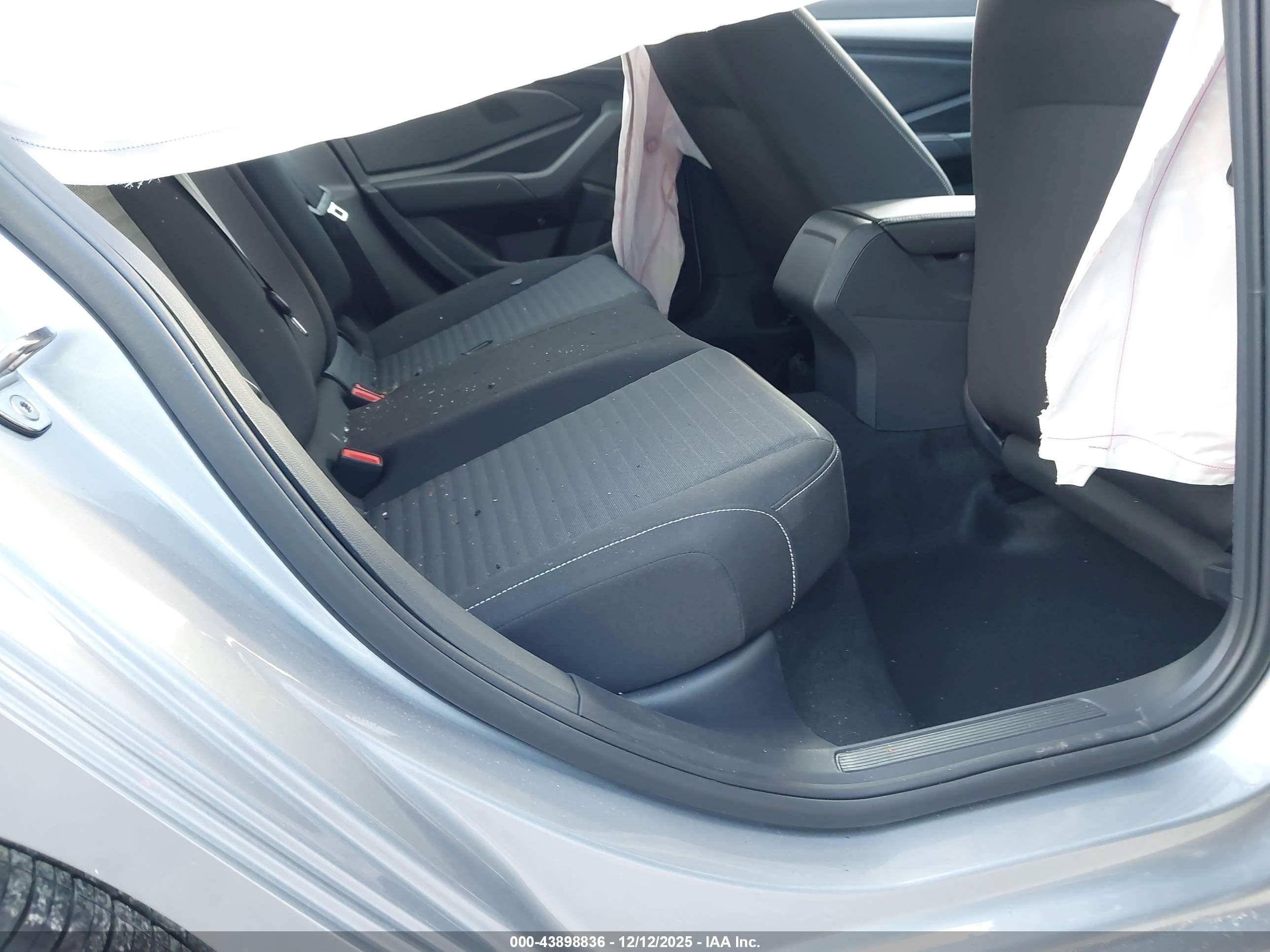 VOLKSWAGEN JETTA image 8