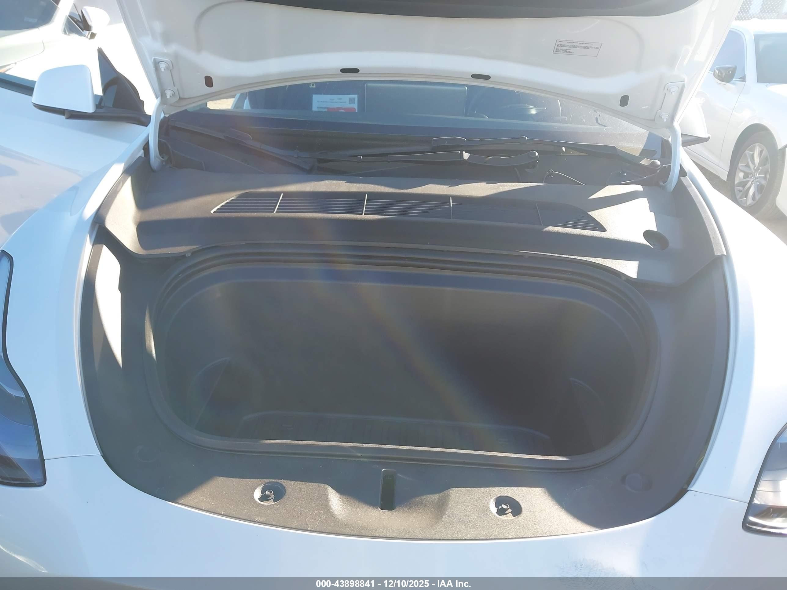 TESLA MODEL image 10