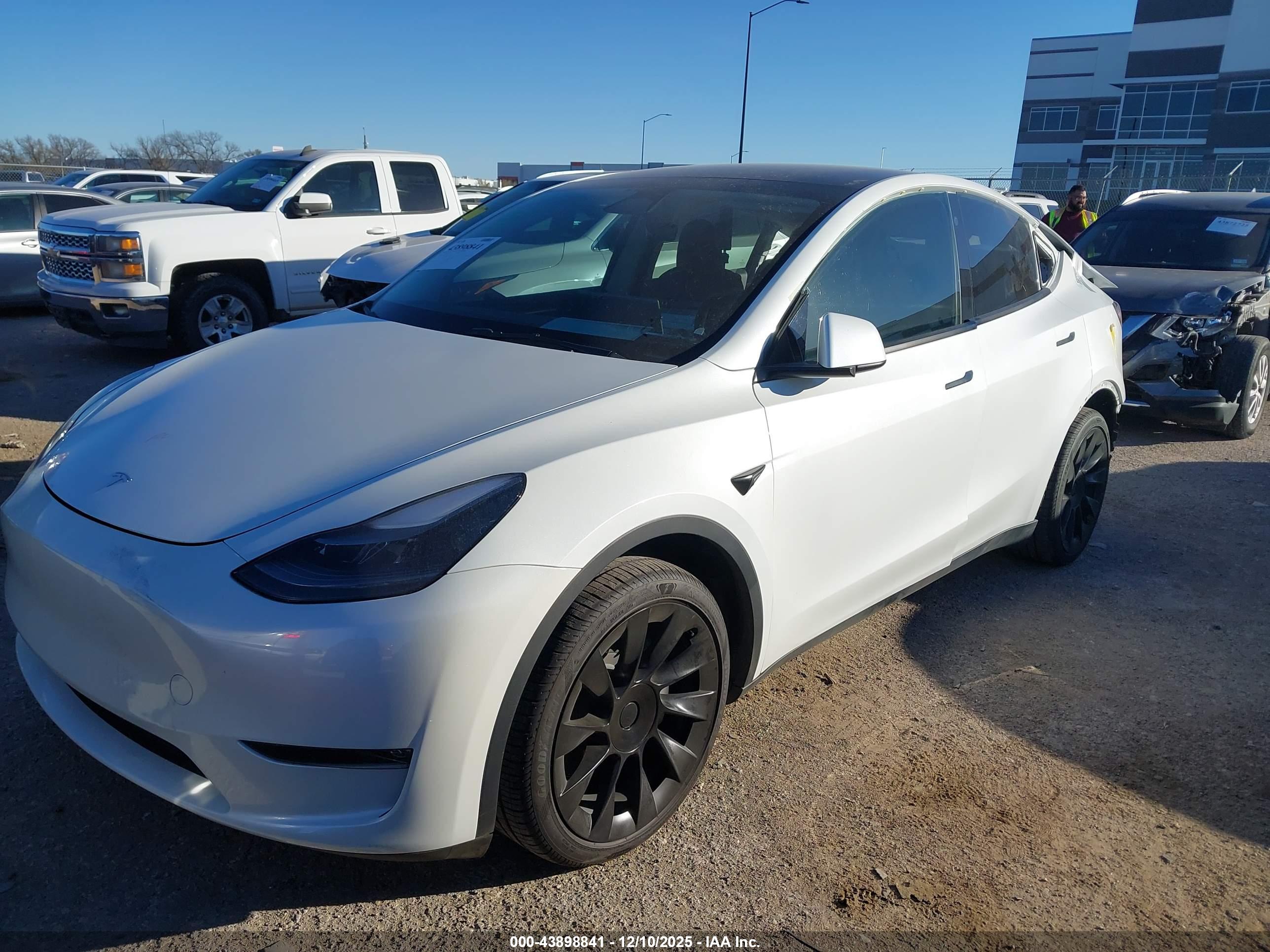 TESLA MODEL image 2