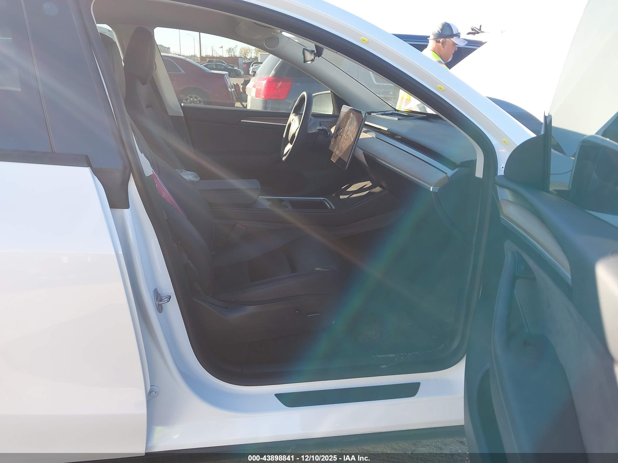 TESLA MODEL image 5