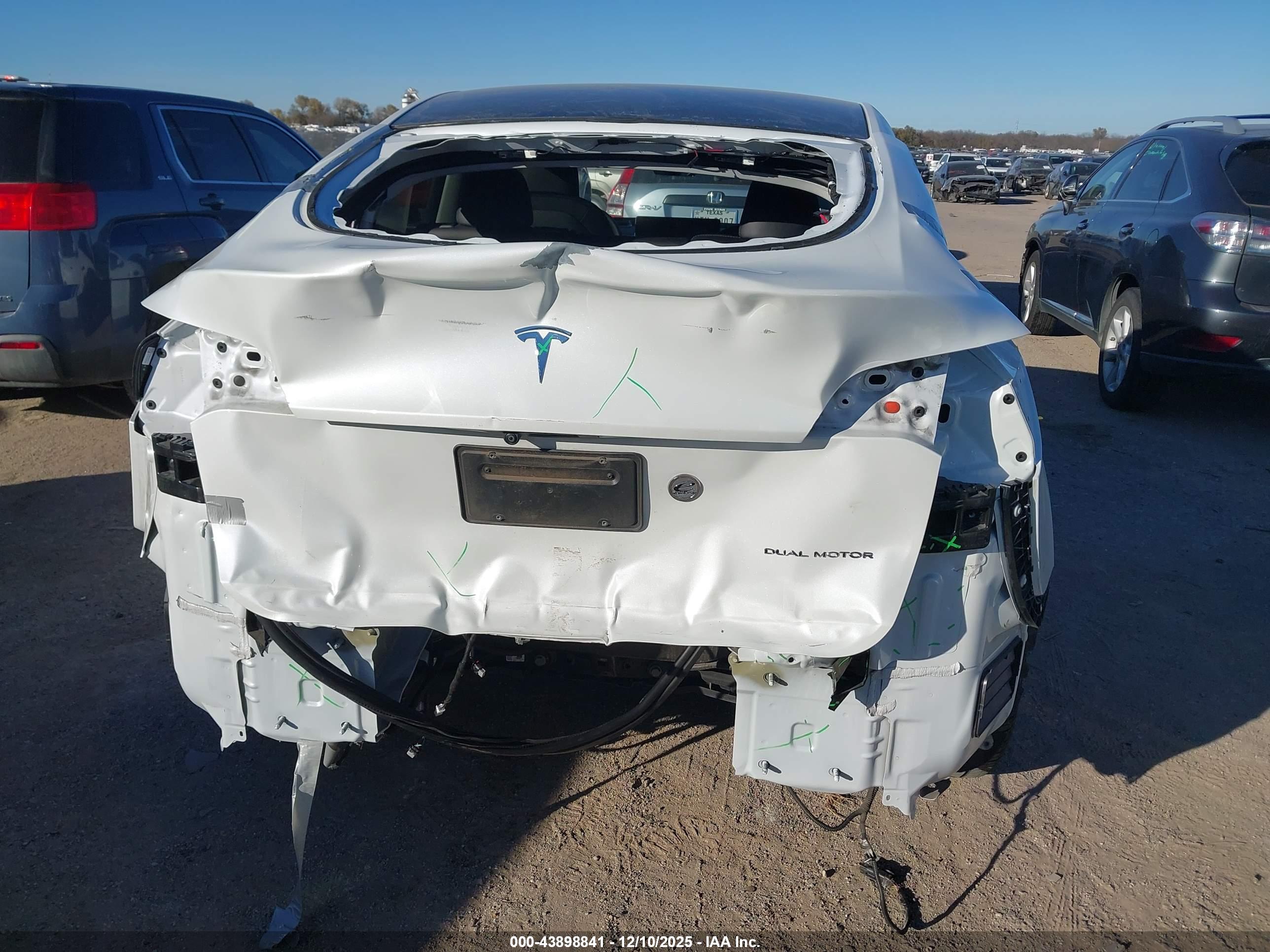 TESLA MODEL image 6