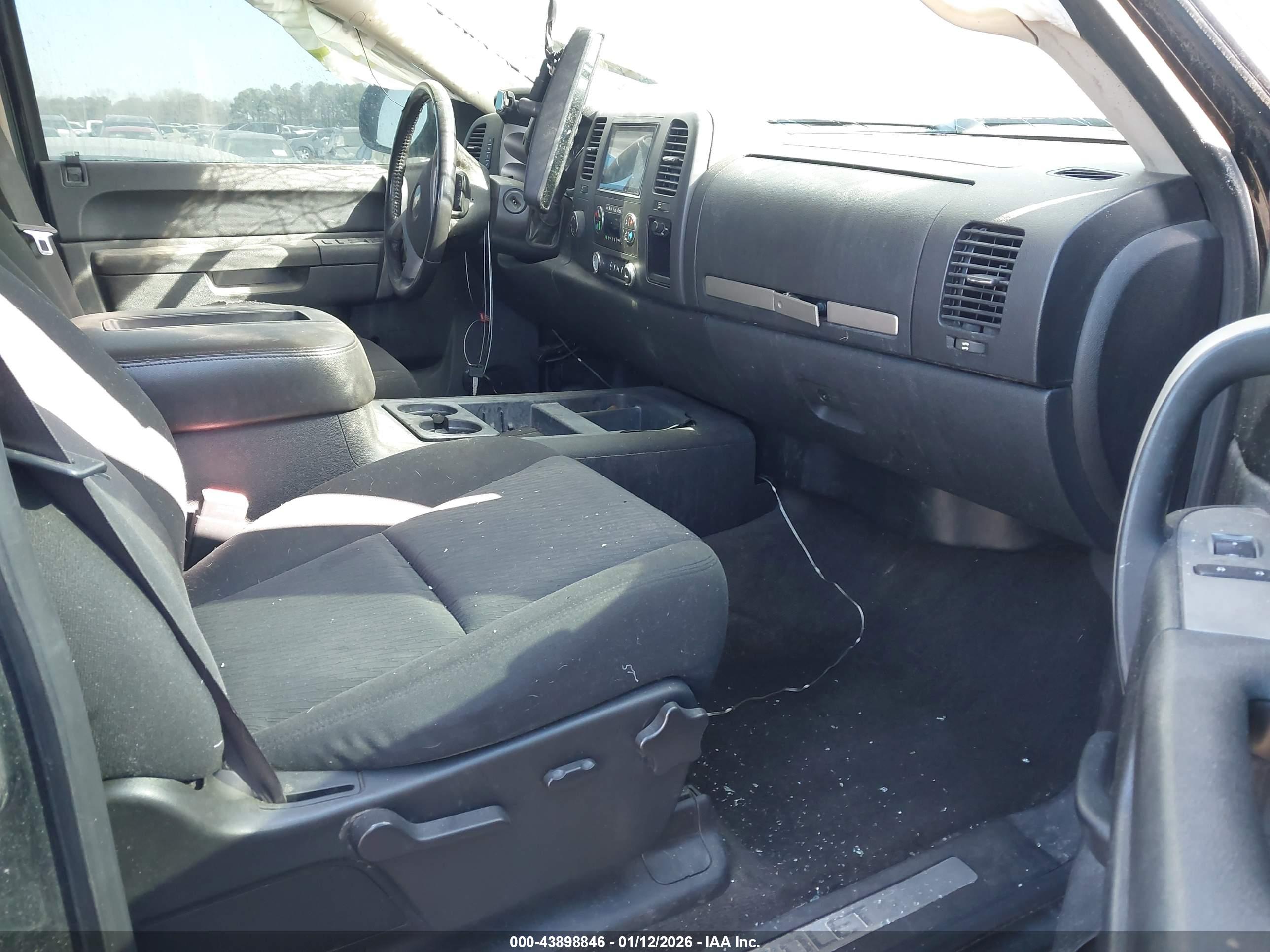 CHEVROLET SILVERADO image 5