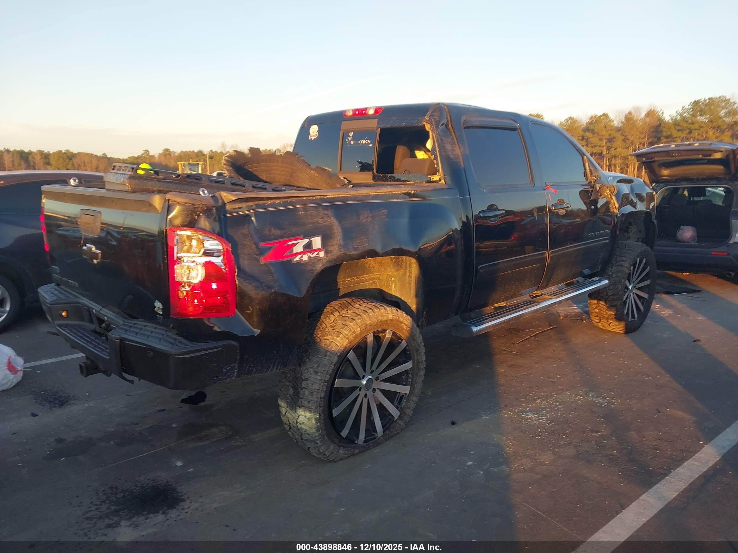 CHEVROLET SILVERADO image 6