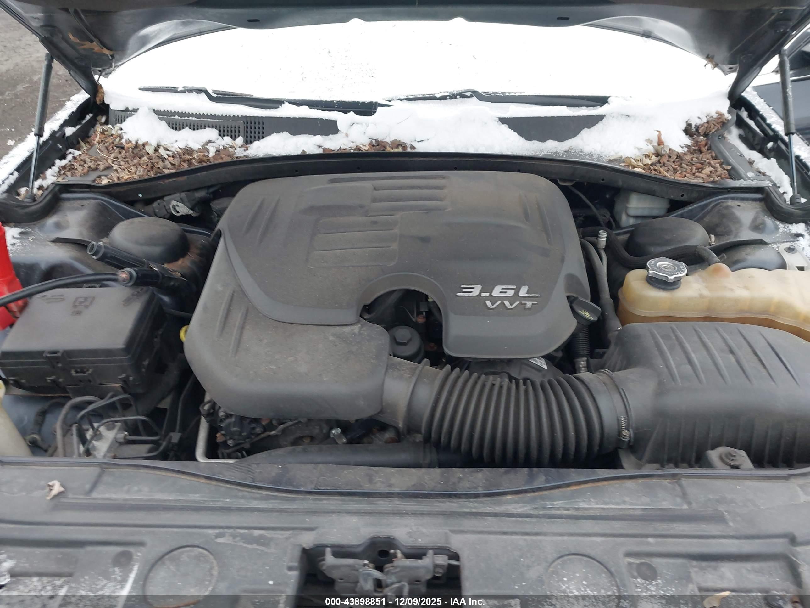 CHRYSLER 300 image 10