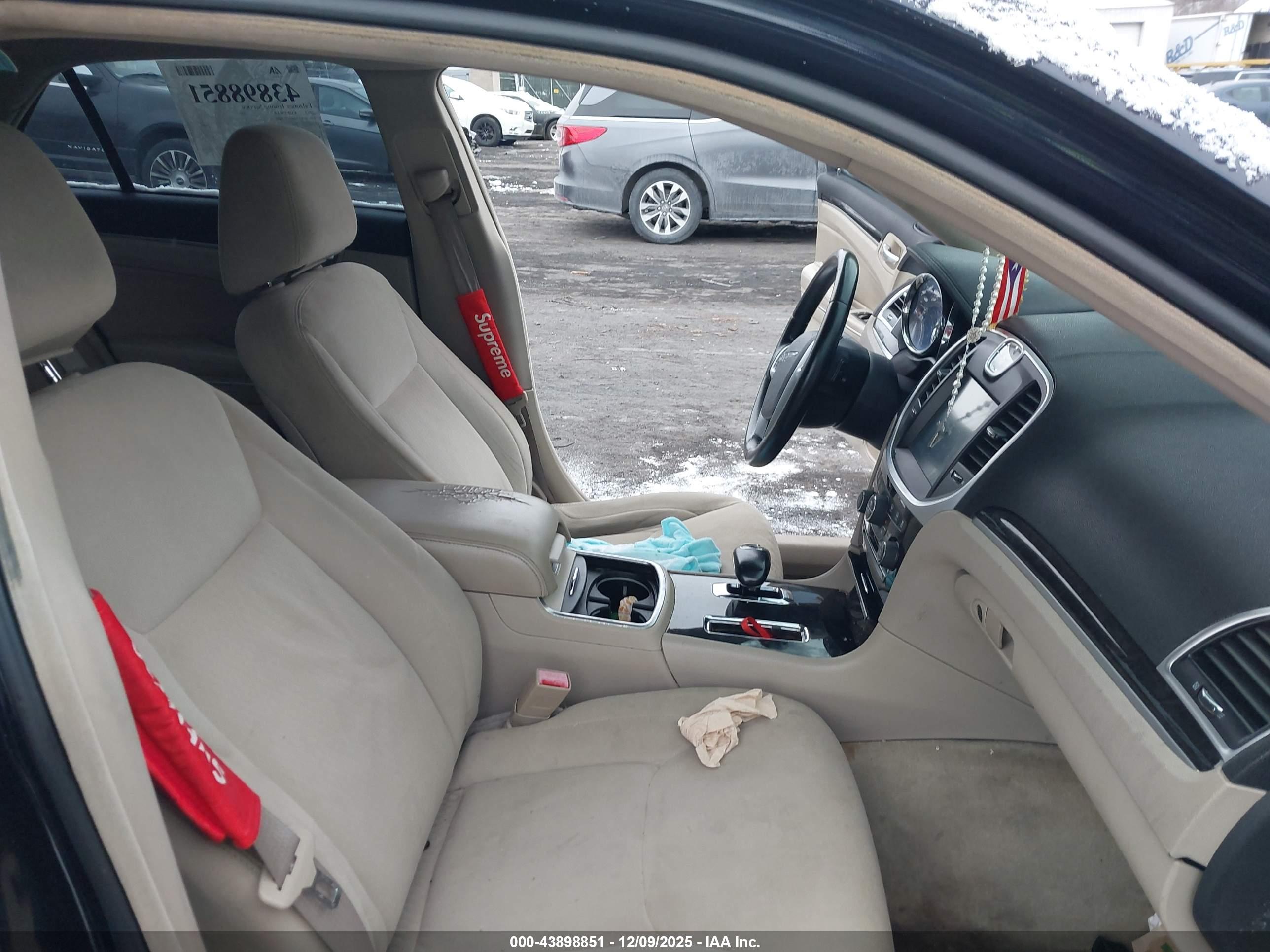 CHRYSLER 300 image 5