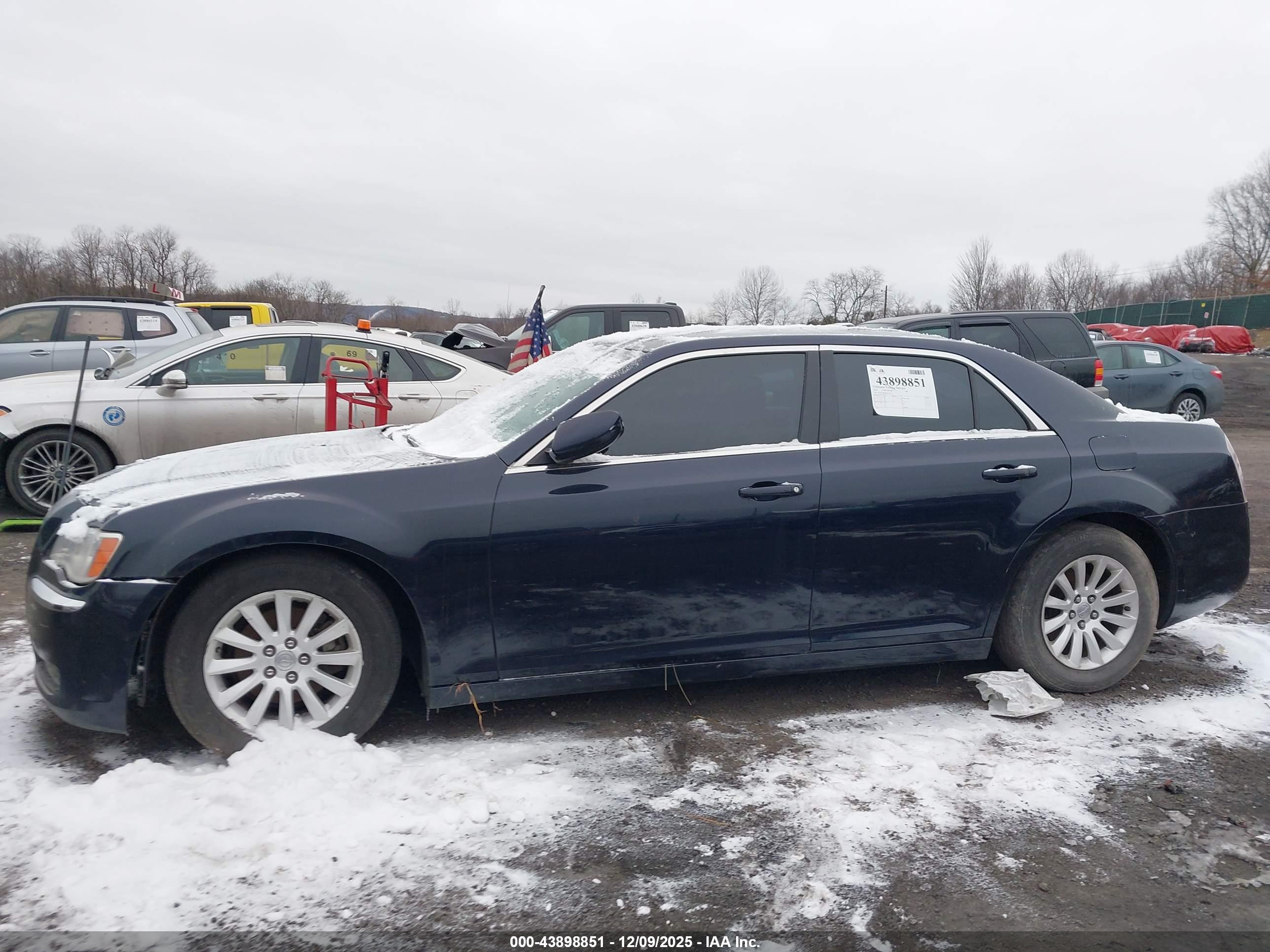 CHRYSLER 300 image 6