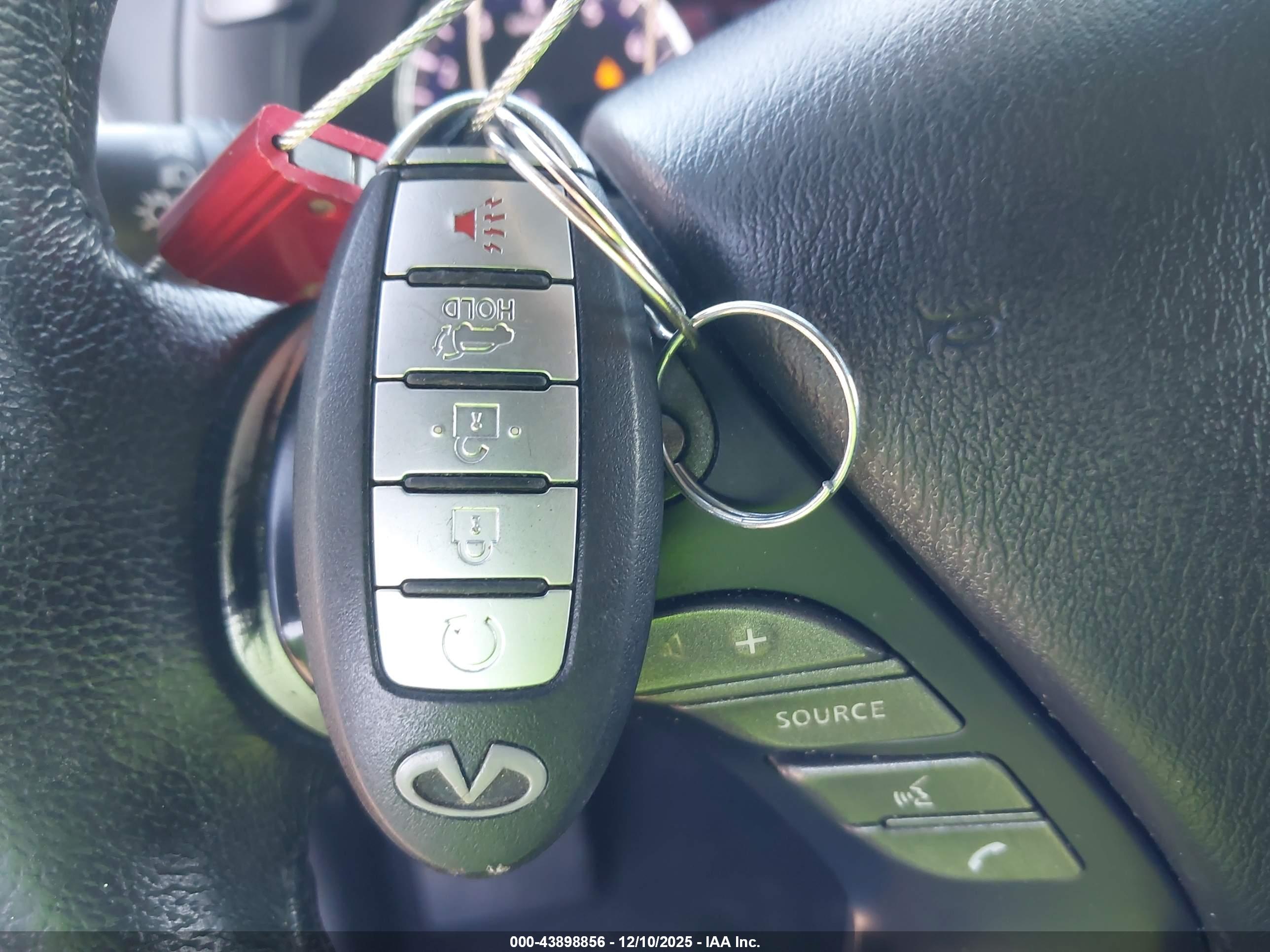 INFINITI JX35 image 11