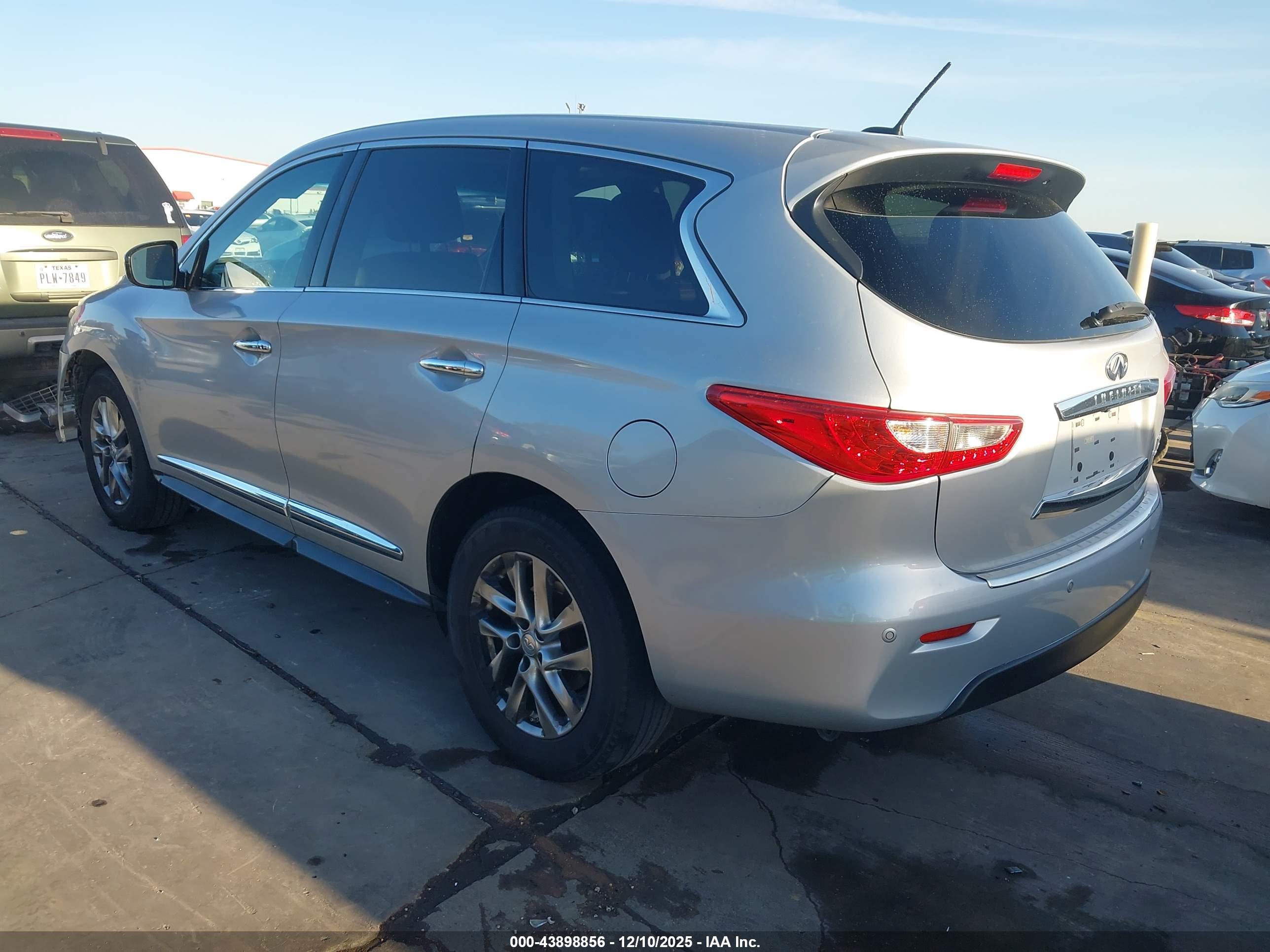 INFINITI JX35 image 3
