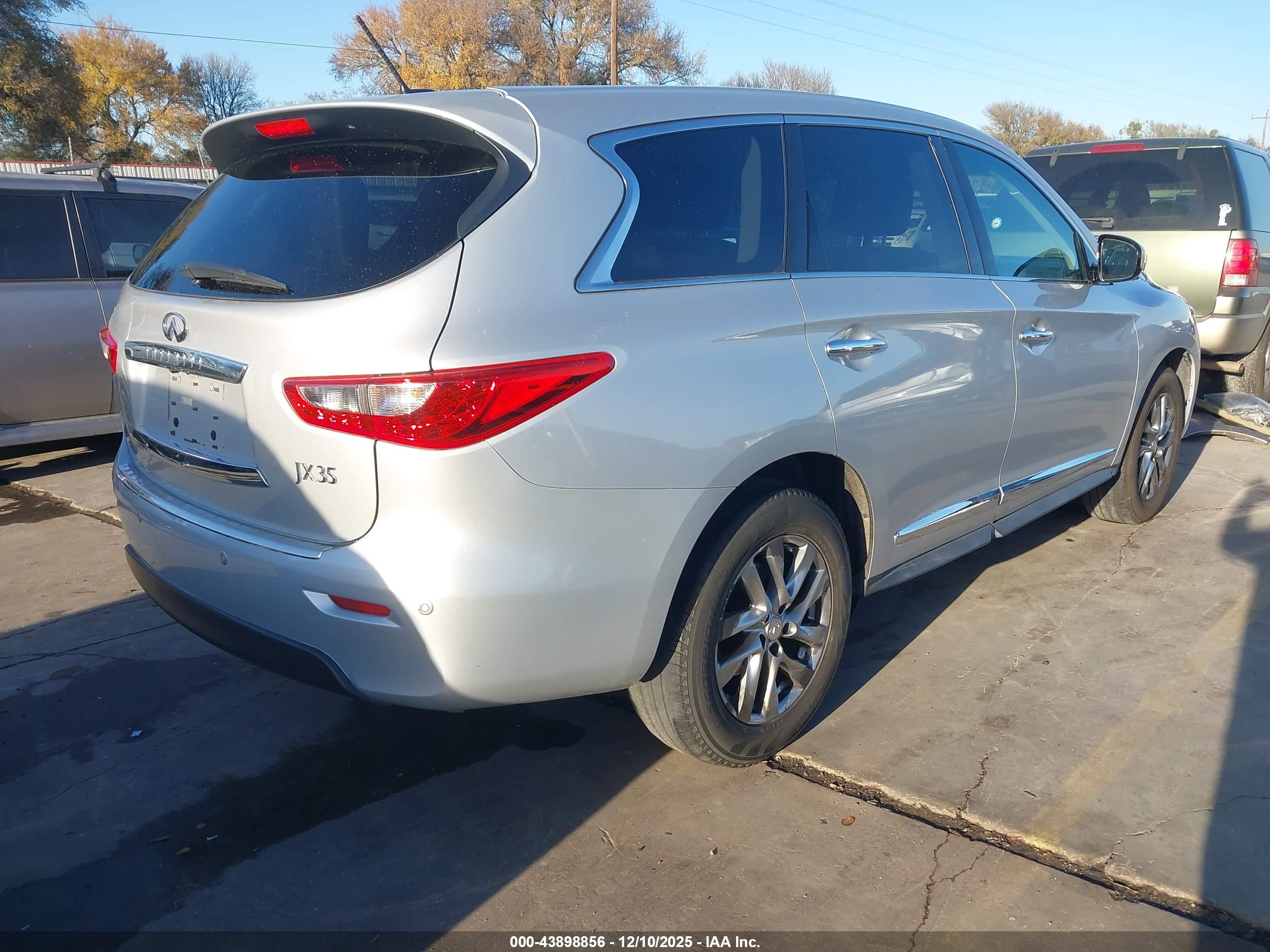 INFINITI JX35 image 4