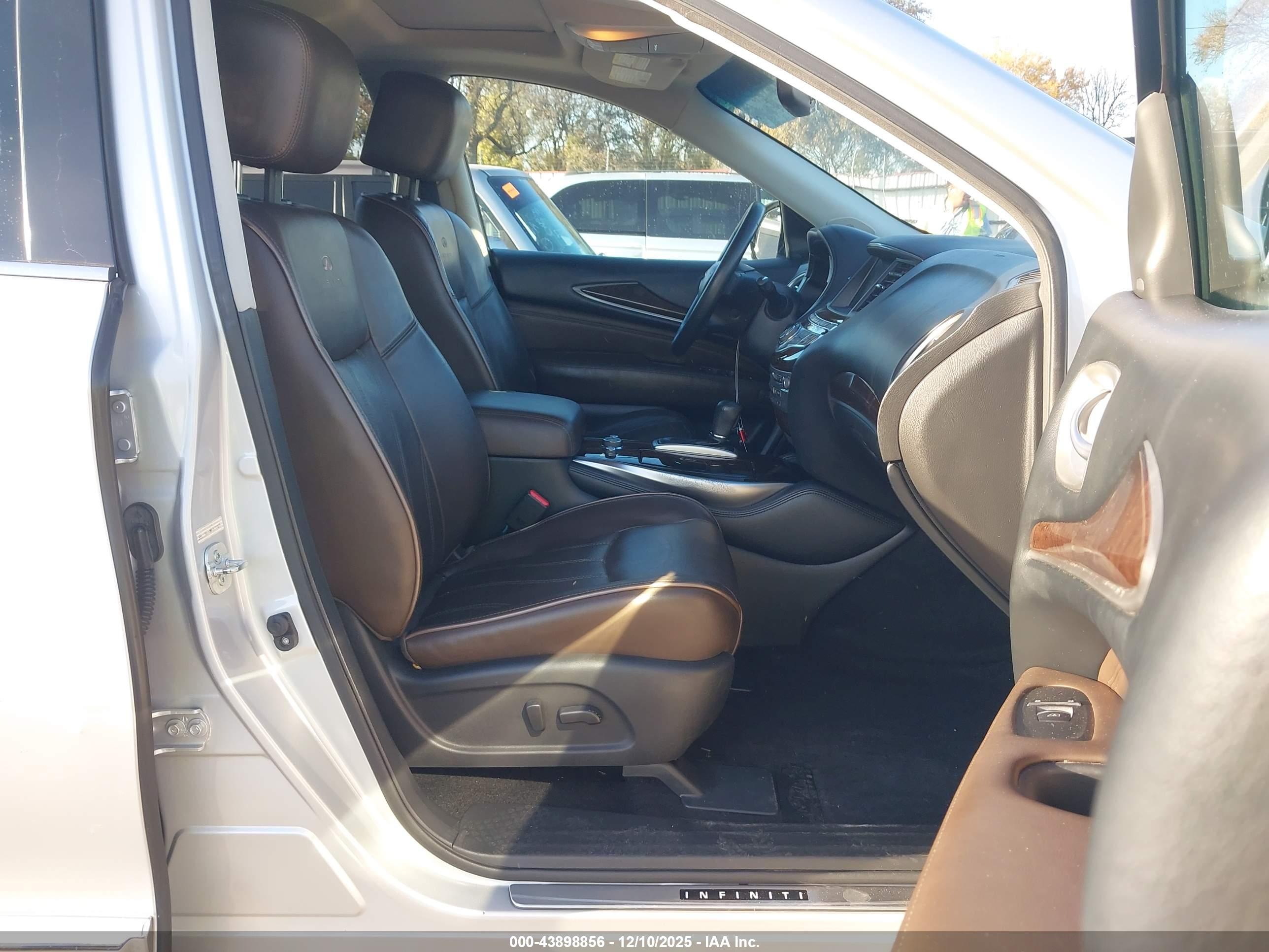 INFINITI JX35 image 5