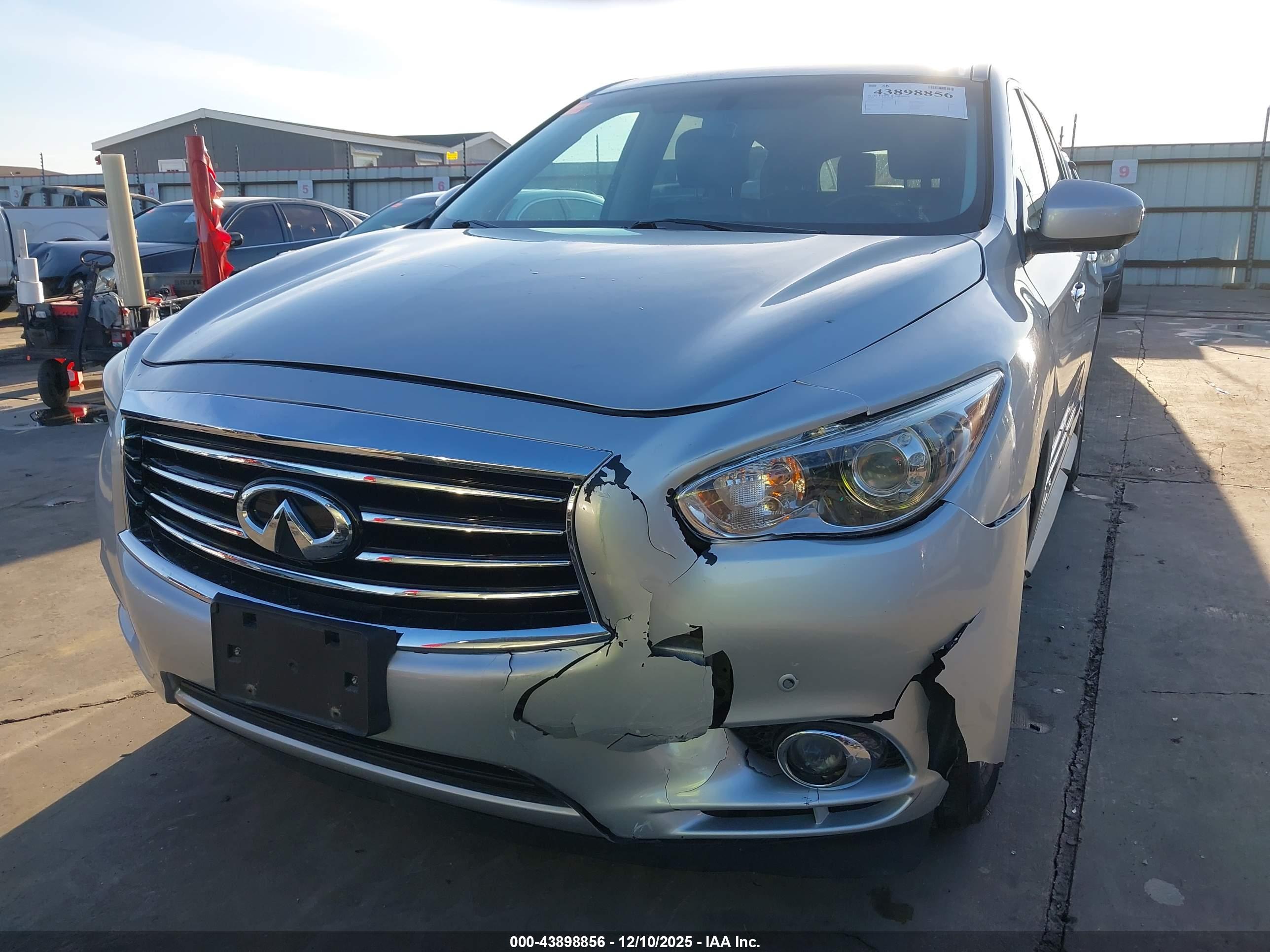 INFINITI JX35 image 6