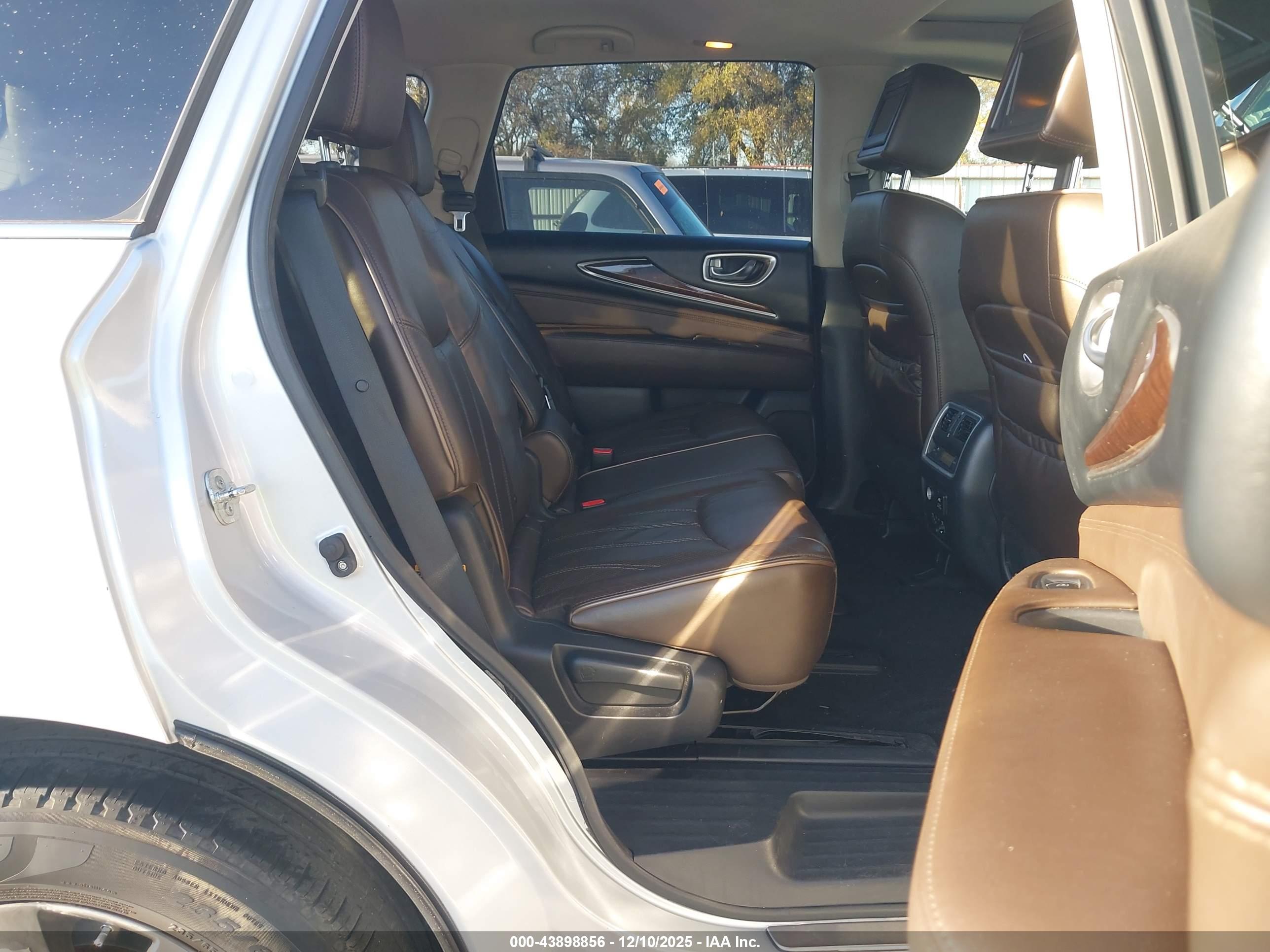 INFINITI JX35 image 8