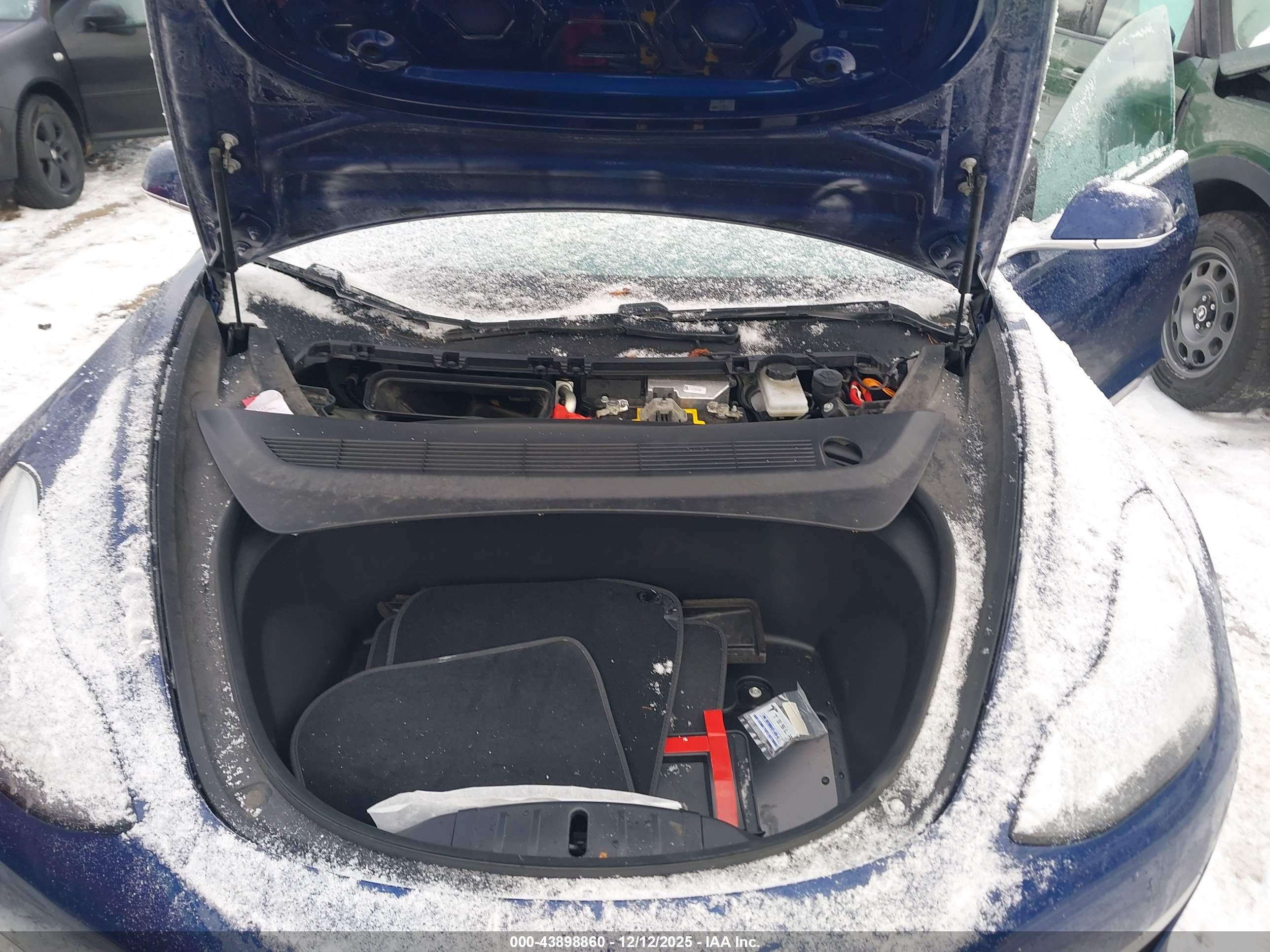 TESLA MODEL image 10