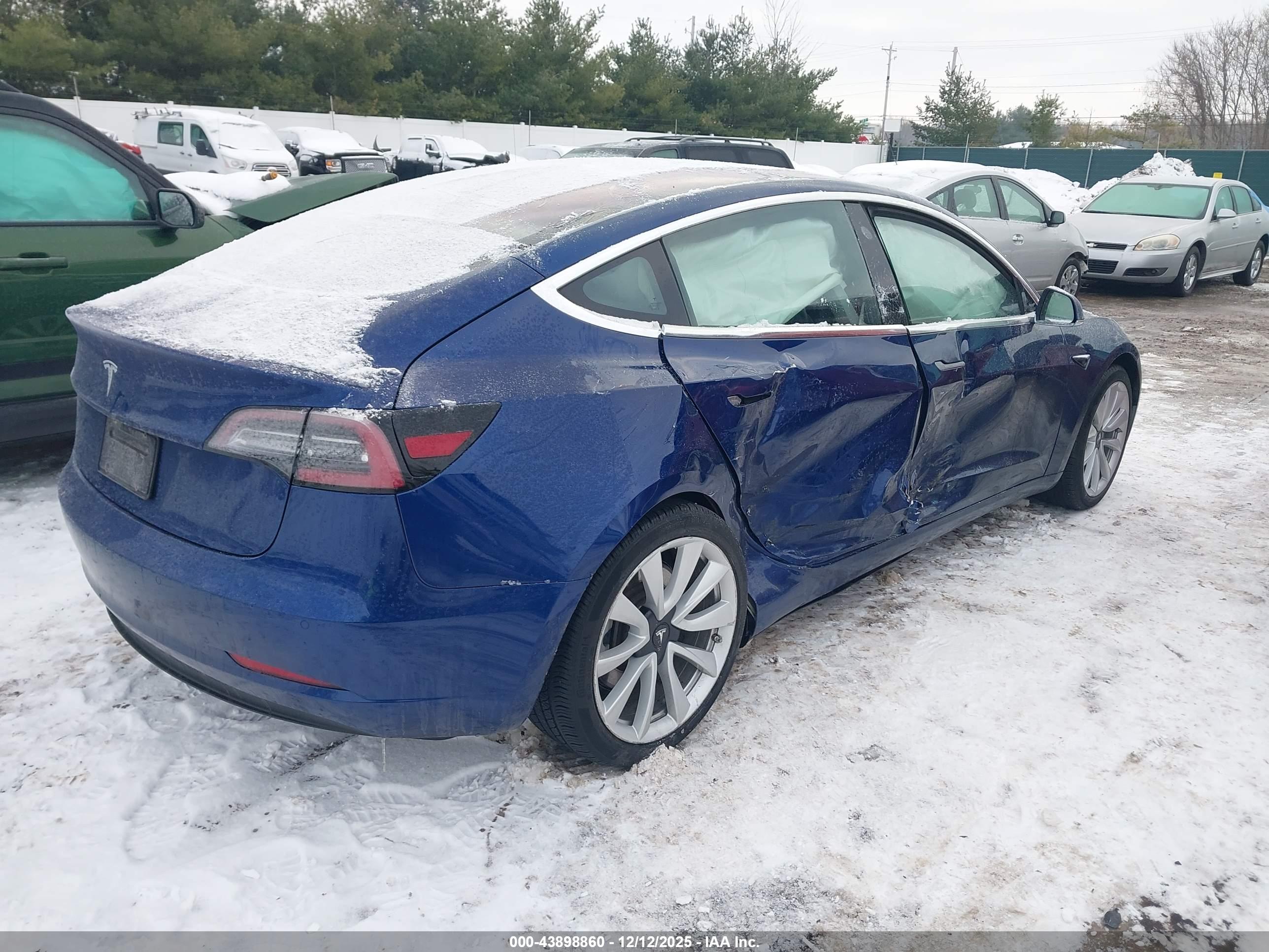 TESLA MODEL image 4