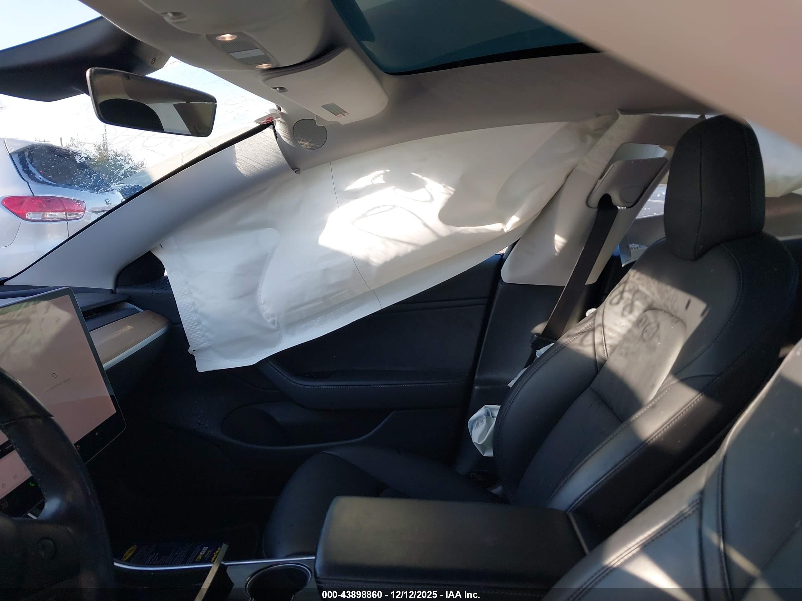 TESLA MODEL image 5