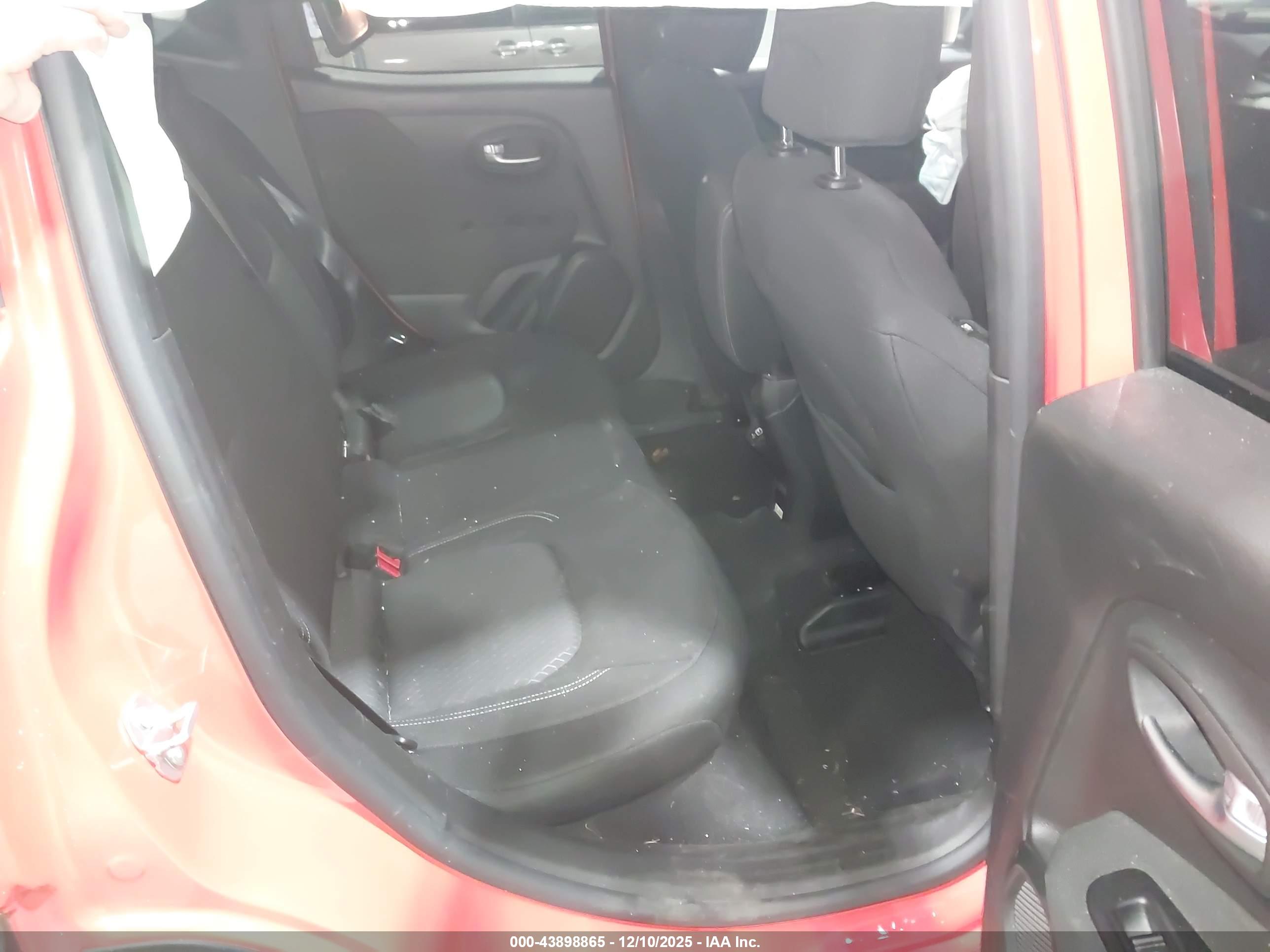 JEEP RENEGADE image 8
