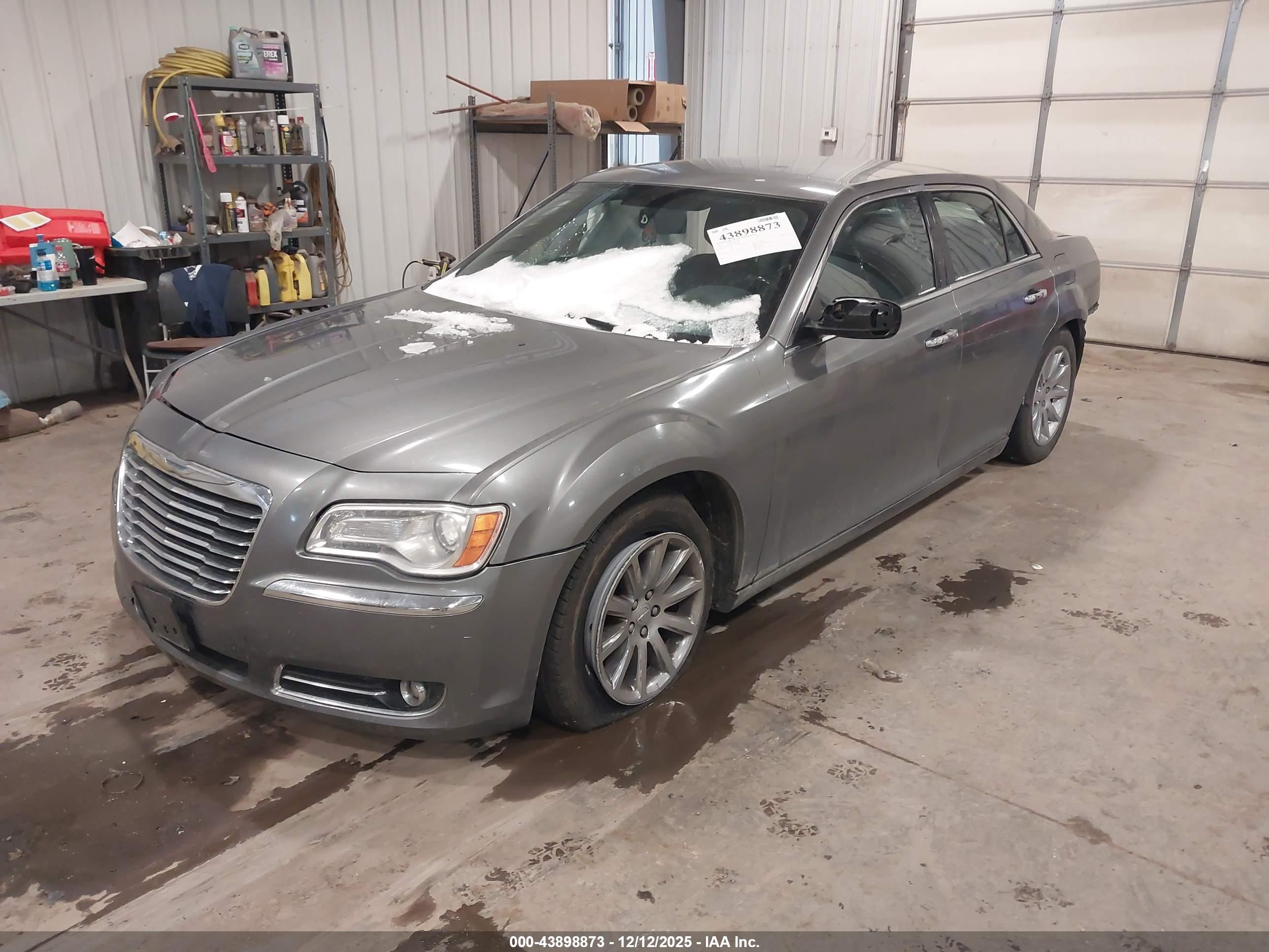 CHRYSLER 300 image 2