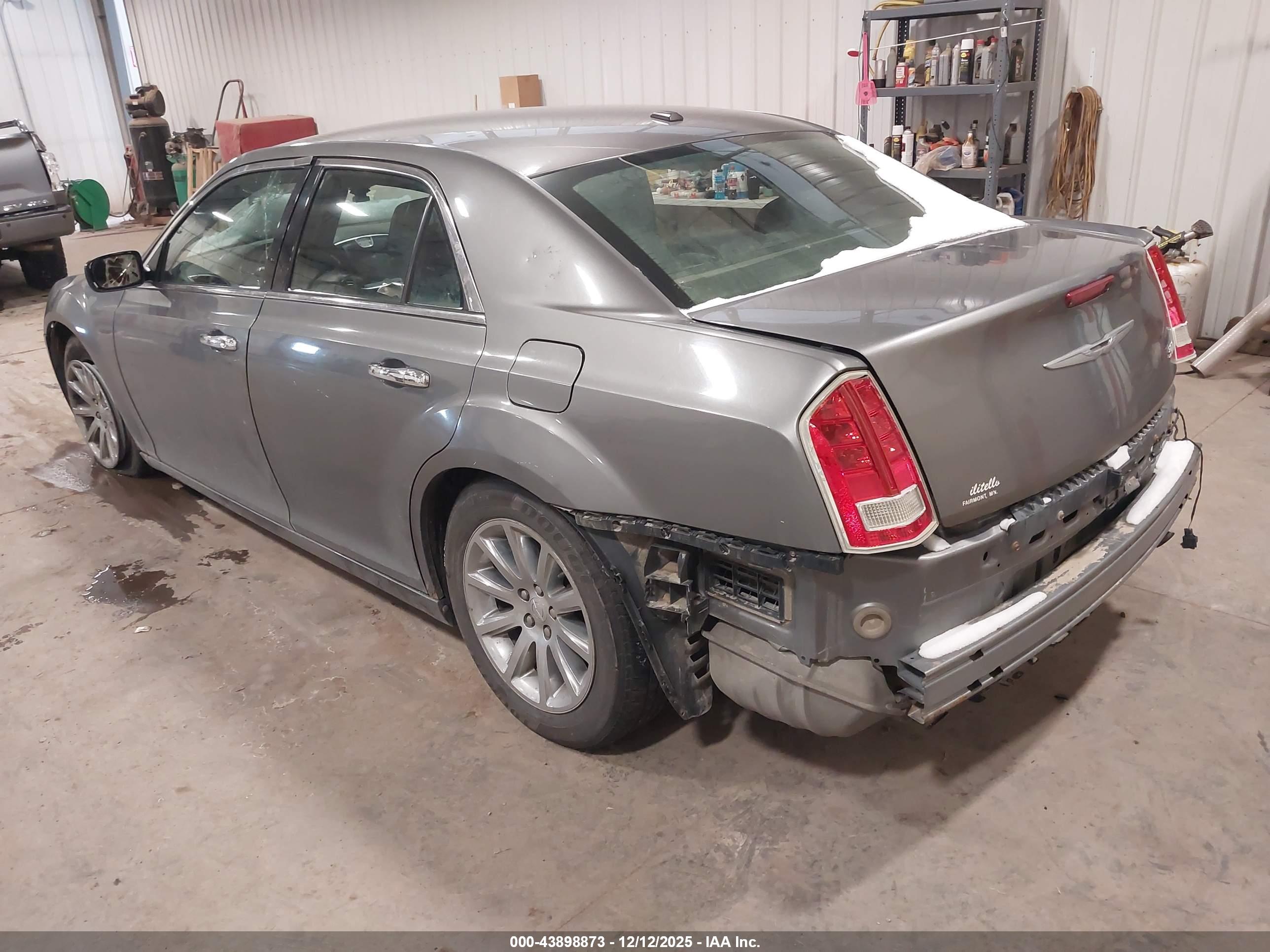 CHRYSLER 300 image 3