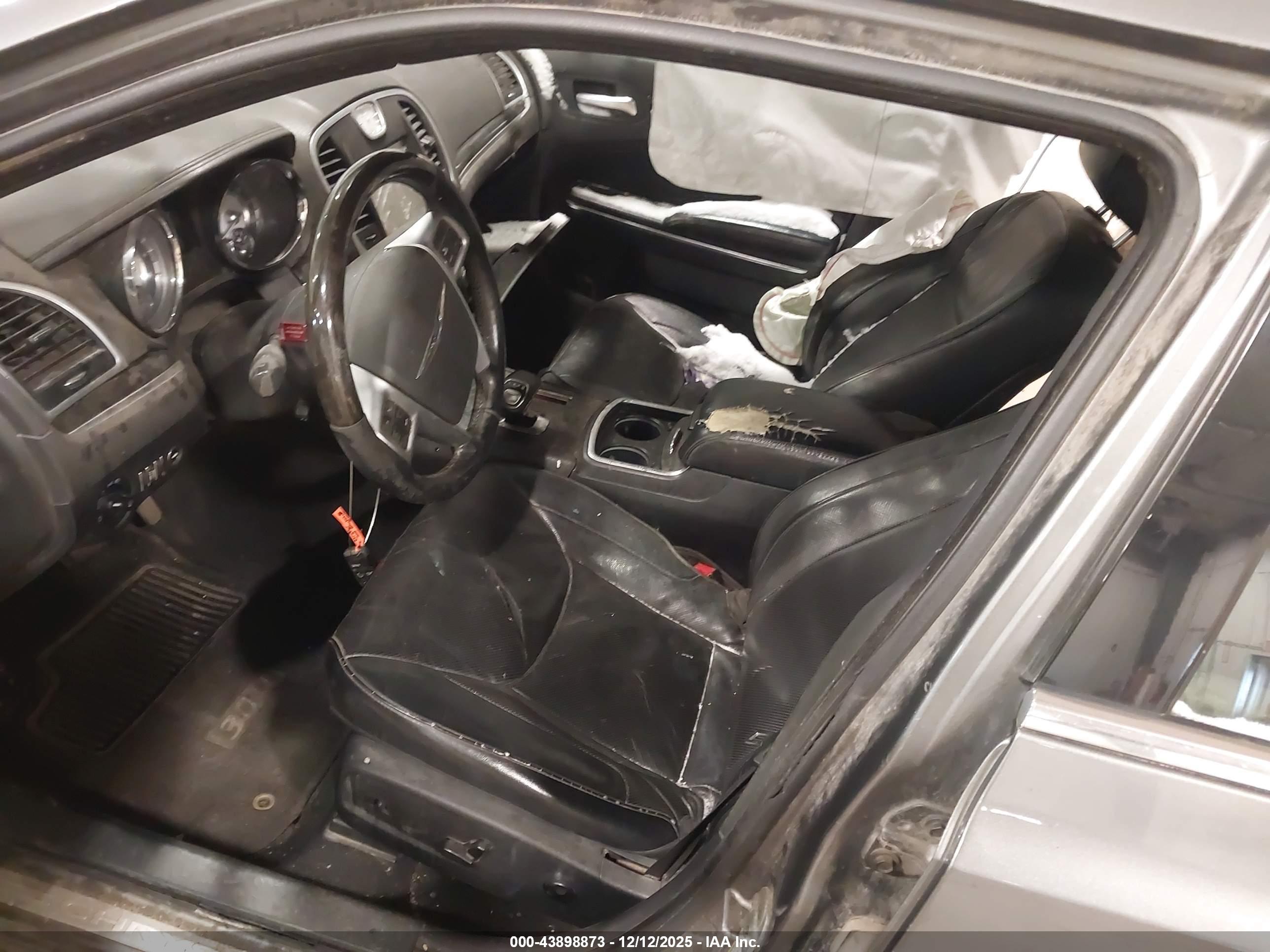 CHRYSLER 300 image 5