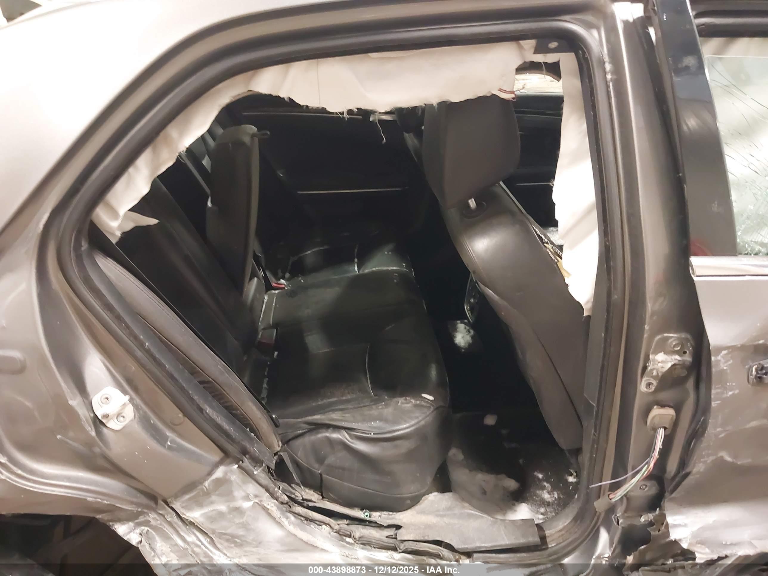 CHRYSLER 300 image 8