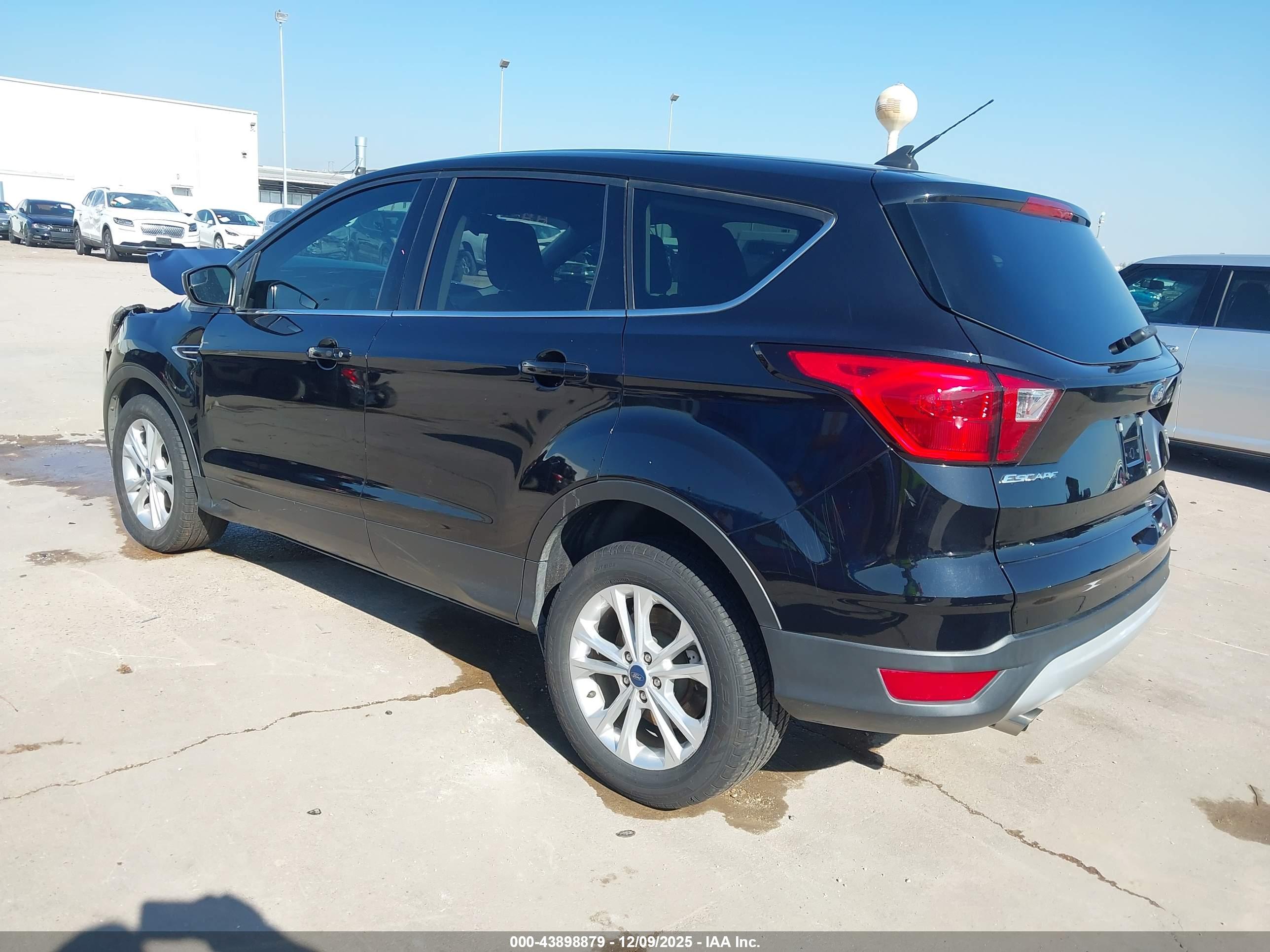 FORD ESCAPE image 3
