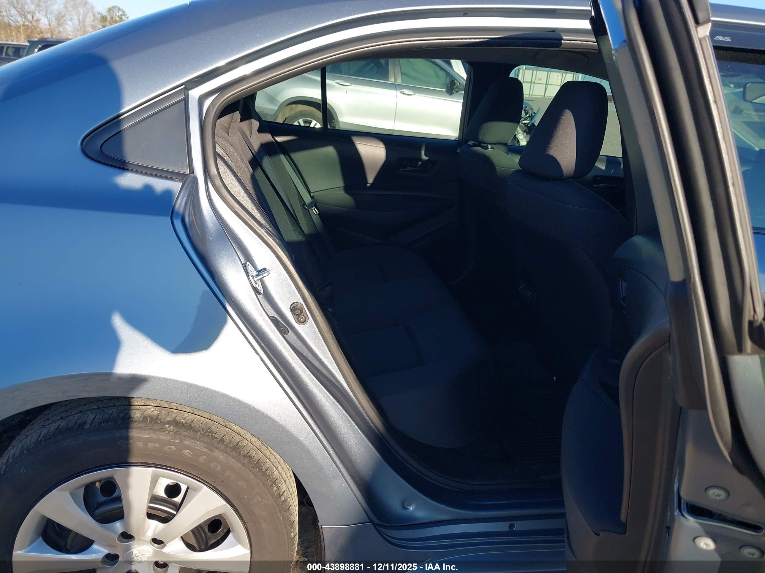 TOYOTA COROLLA image 8