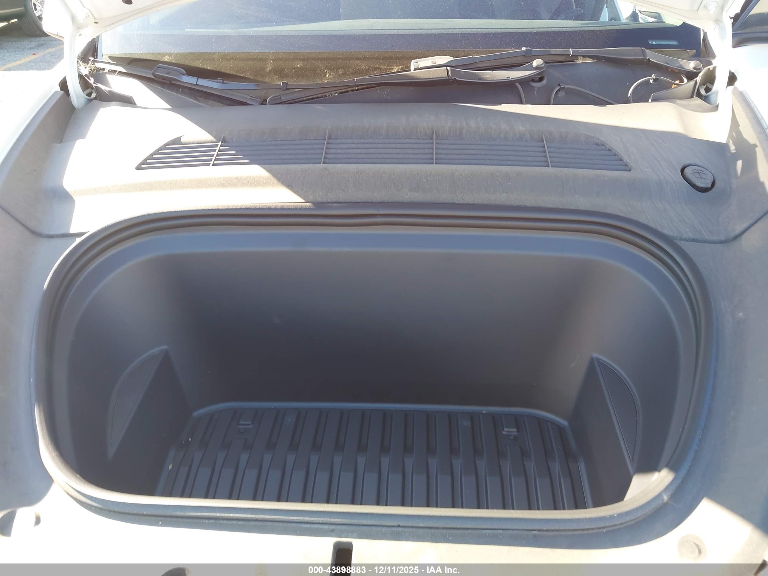 TESLA MODEL image 10