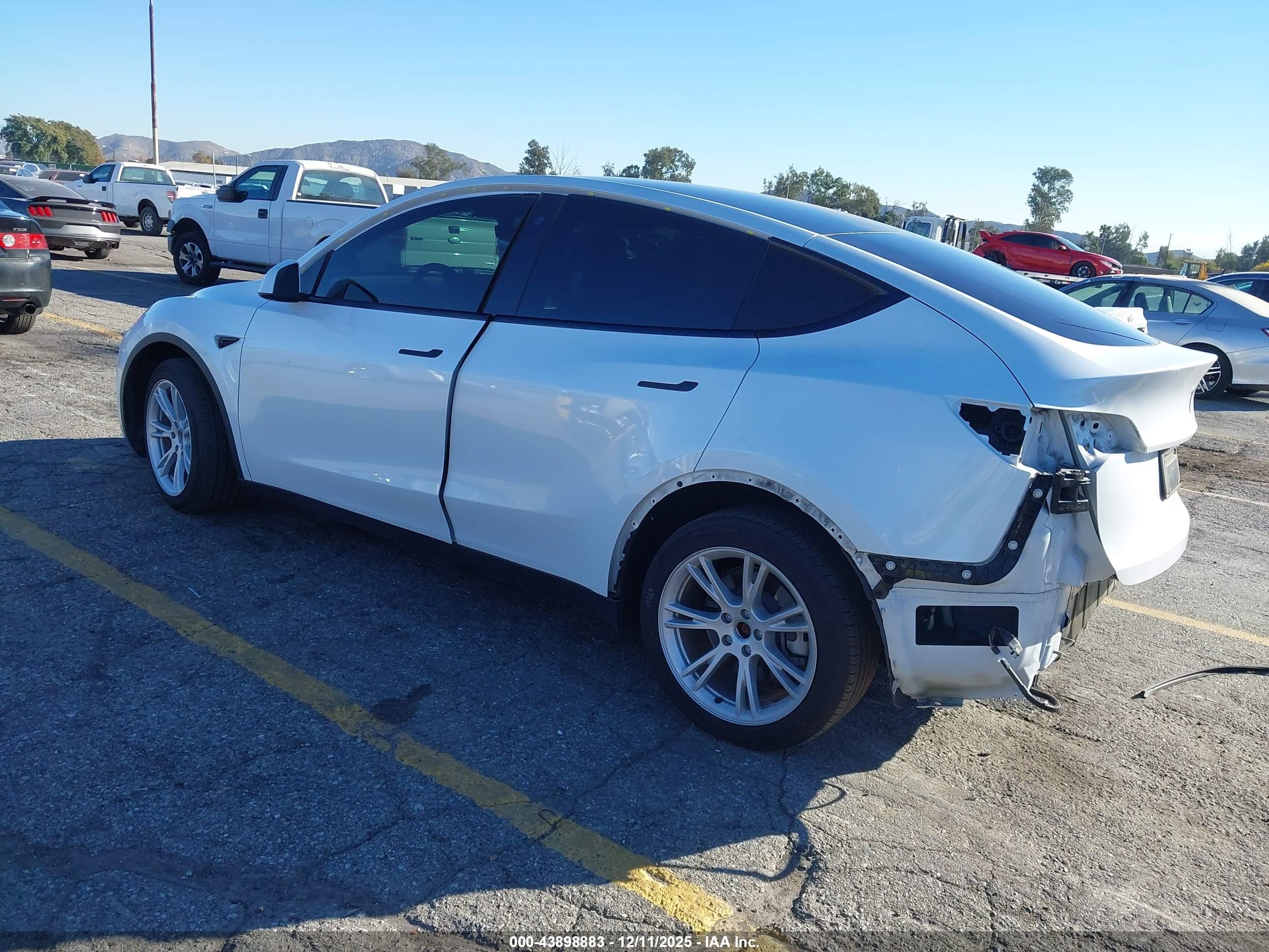 TESLA MODEL image 3