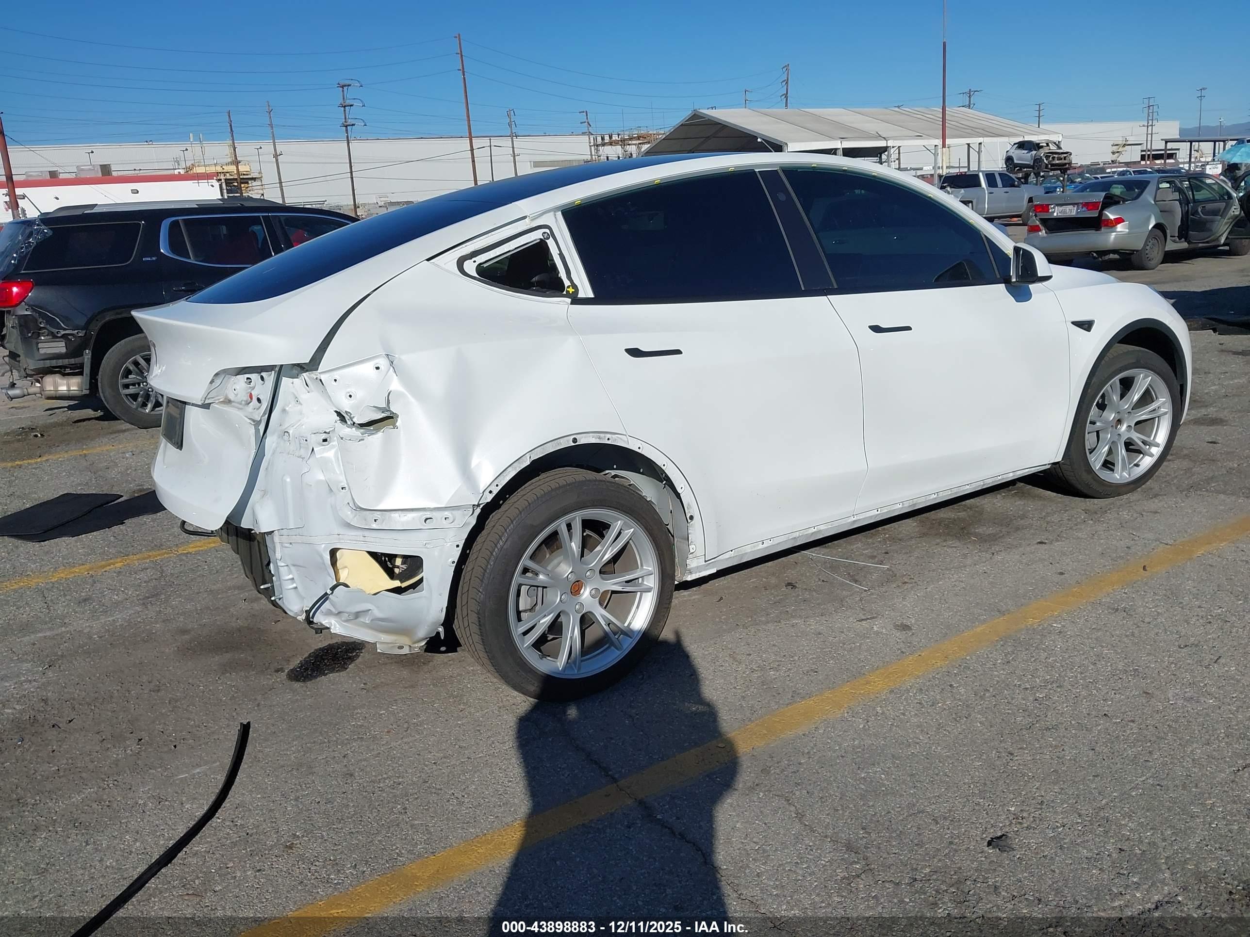 TESLA MODEL image 4