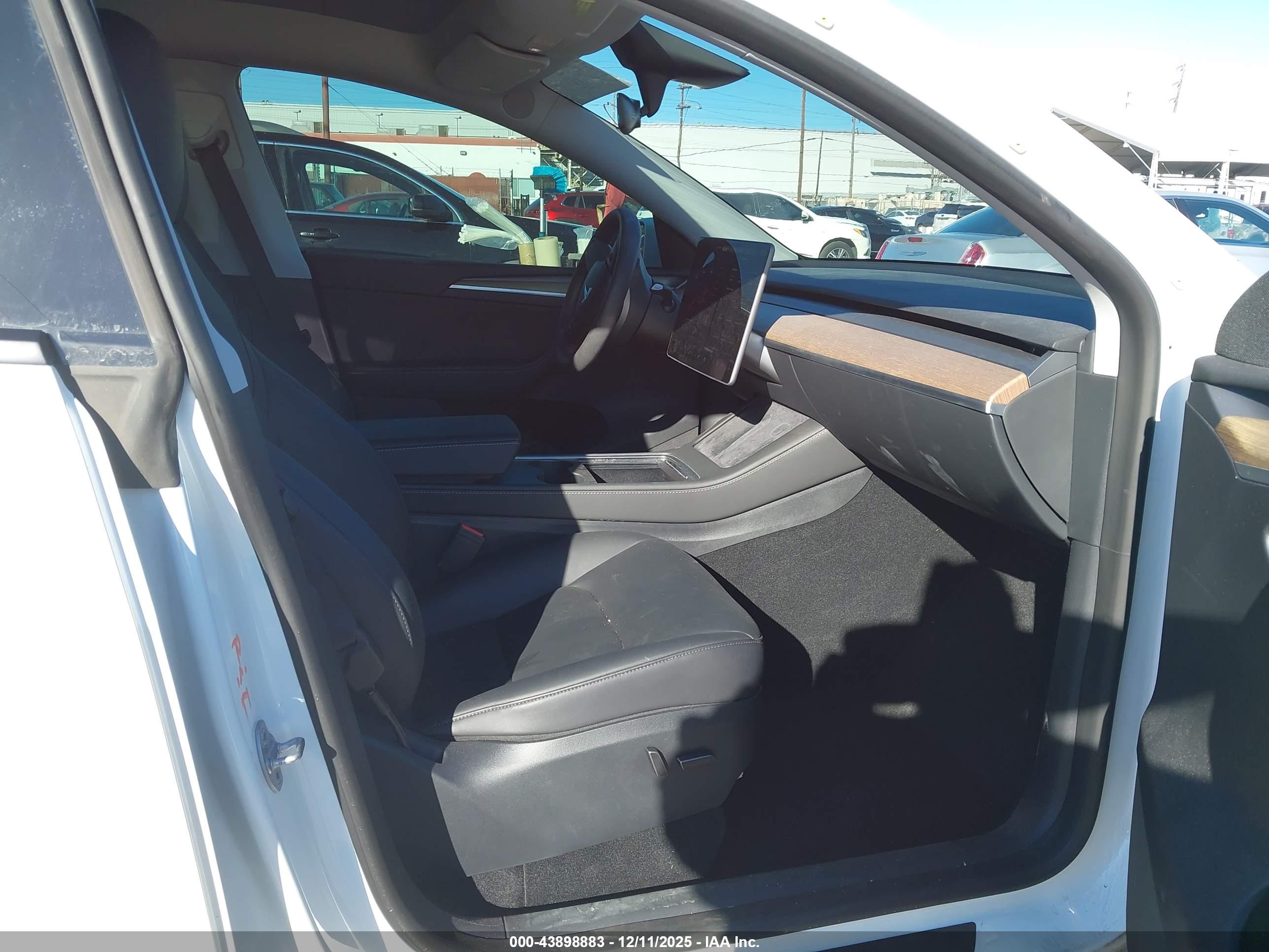 TESLA MODEL image 5