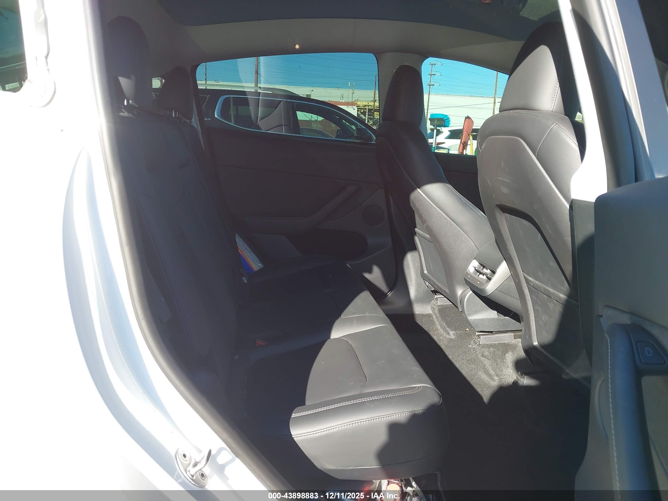 TESLA MODEL image 8