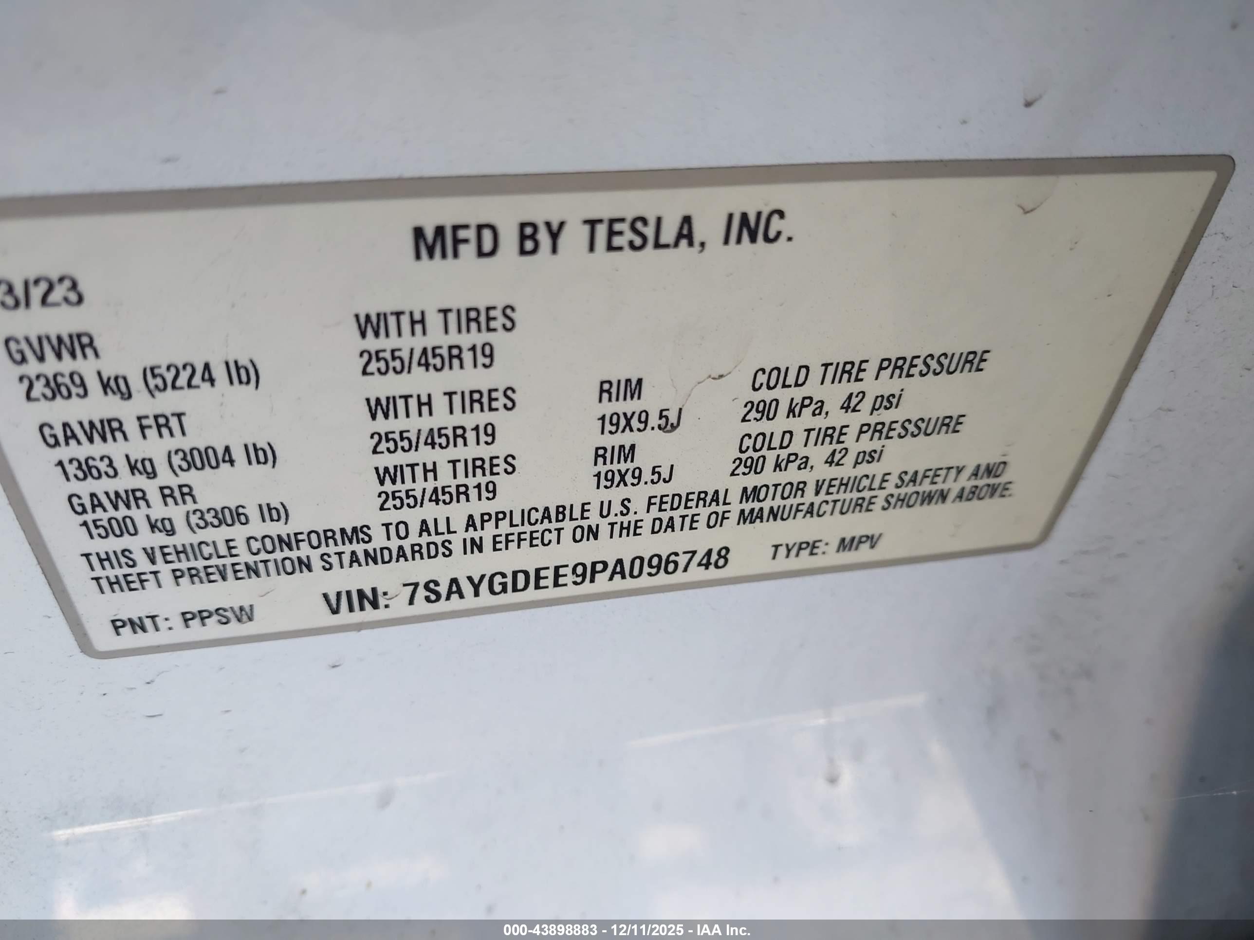 TESLA MODEL image 9