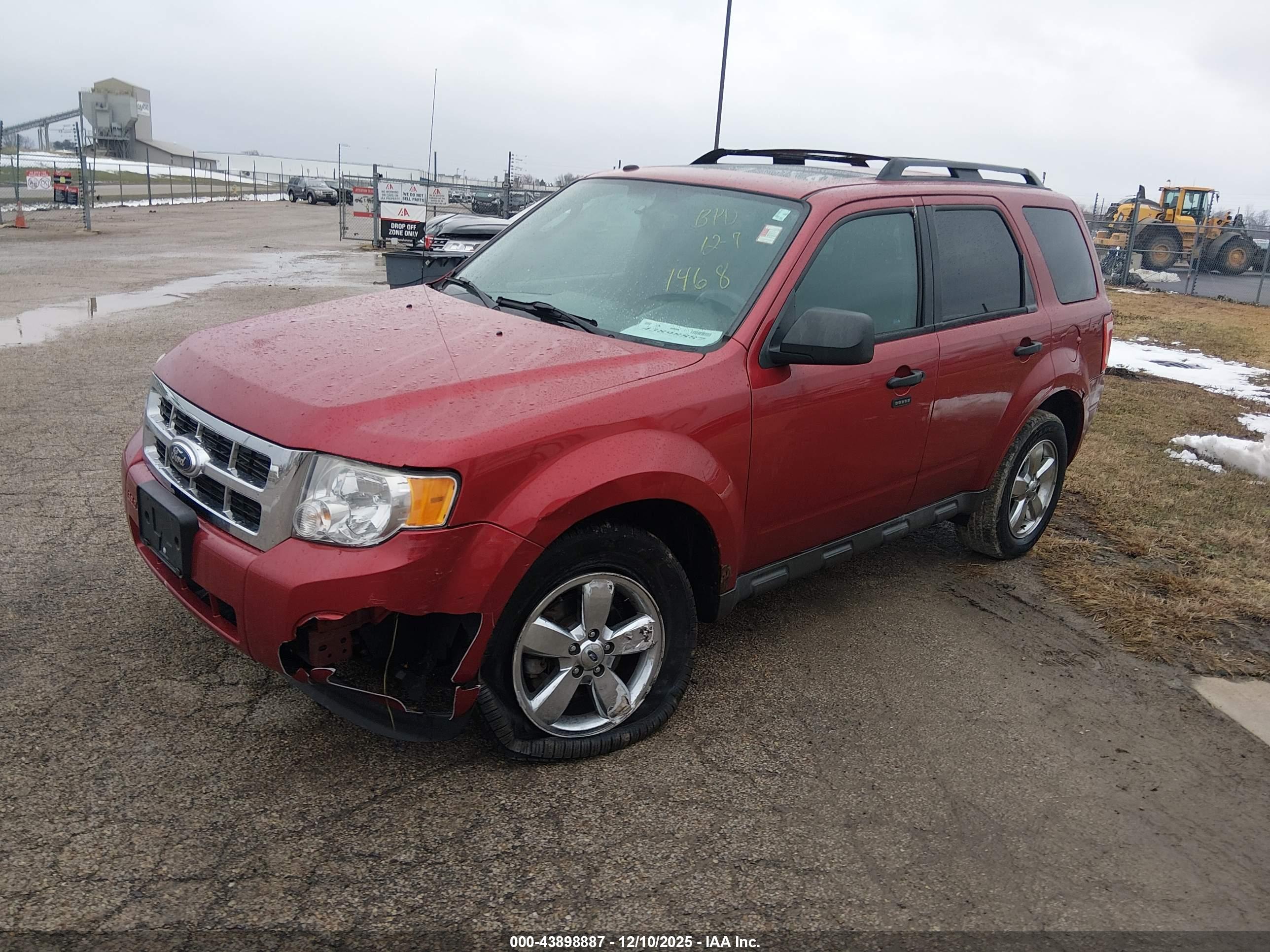 FORD ESCAPE image 2