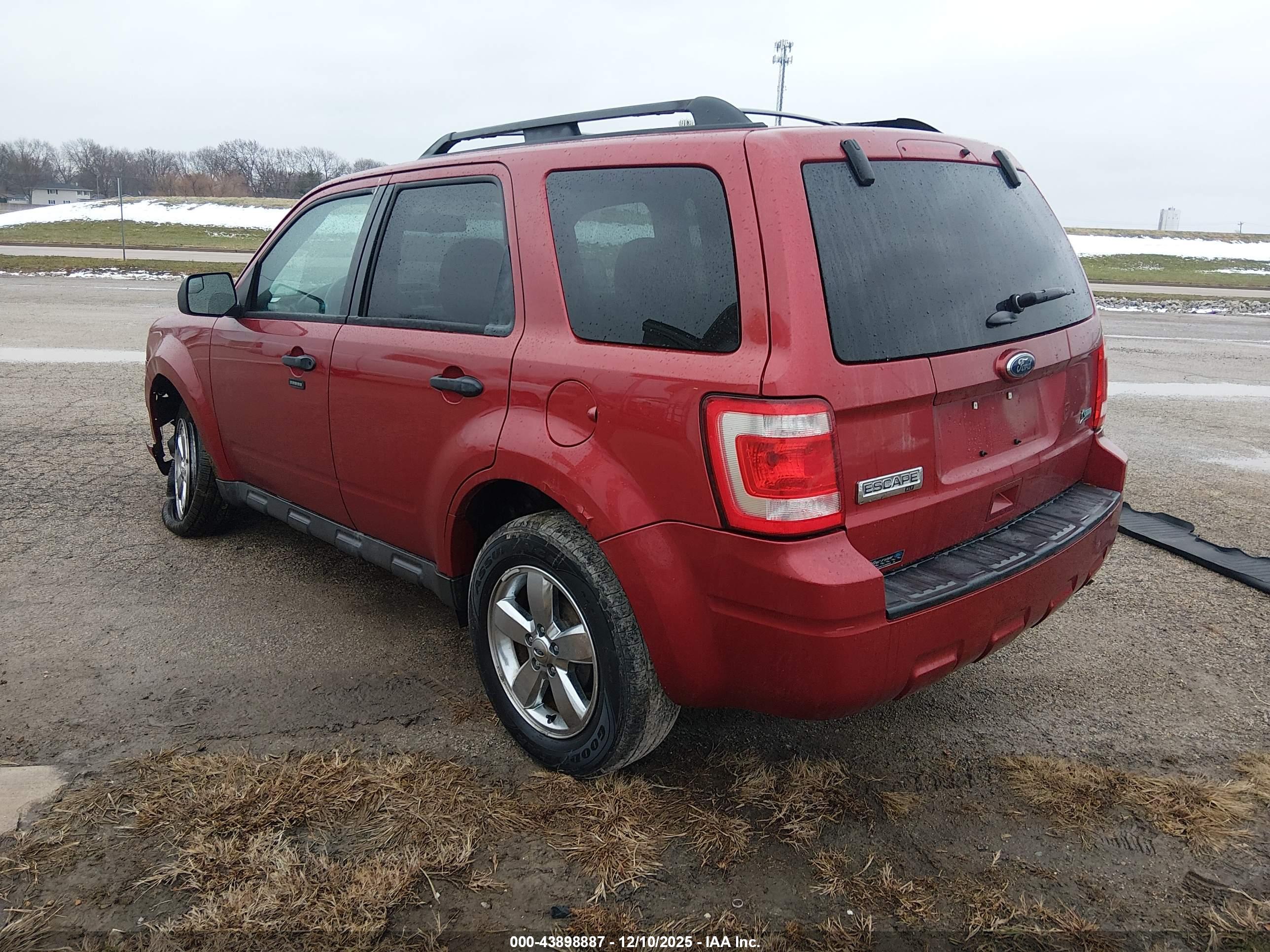 FORD ESCAPE image 3