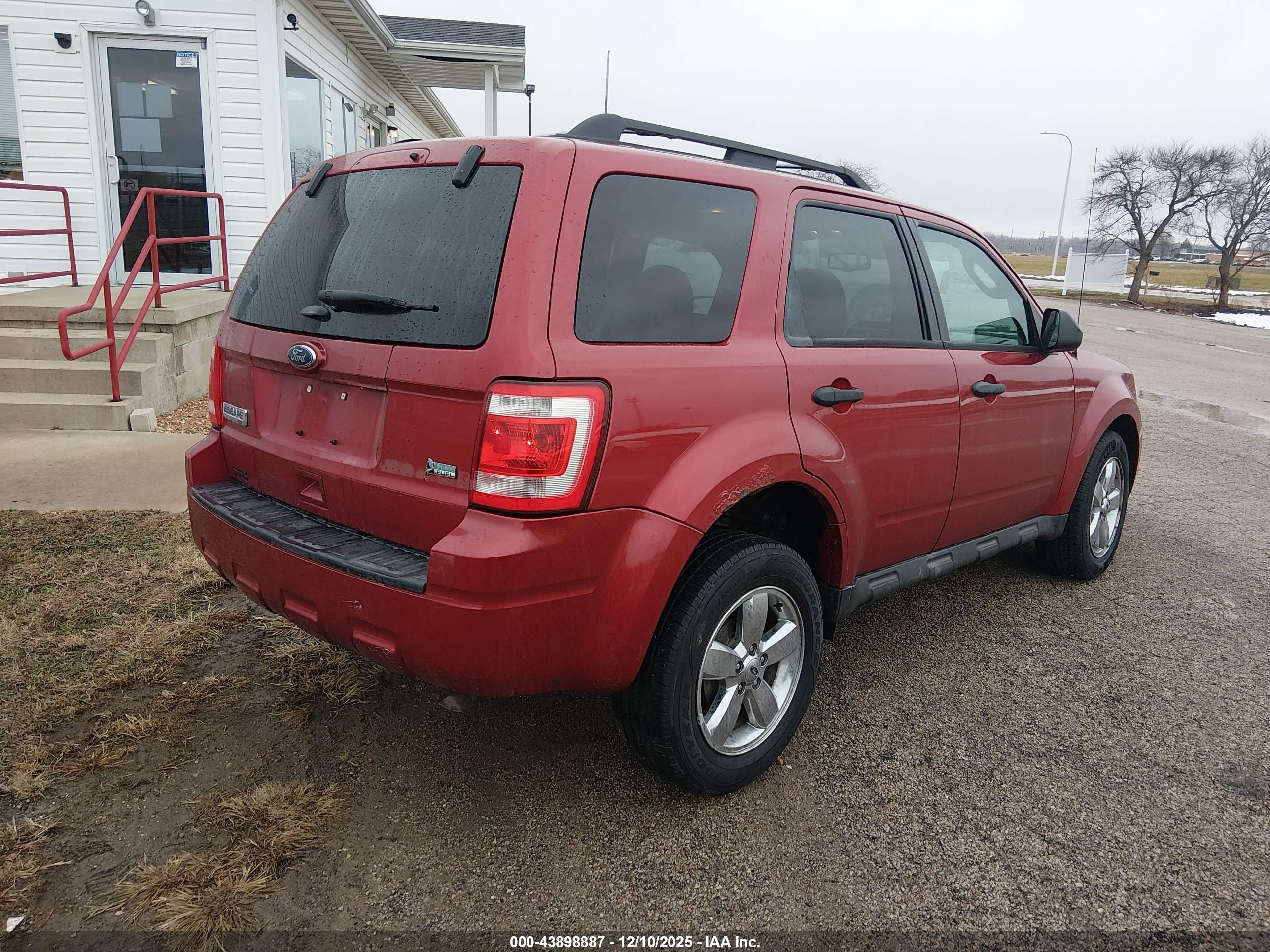 FORD ESCAPE image 4