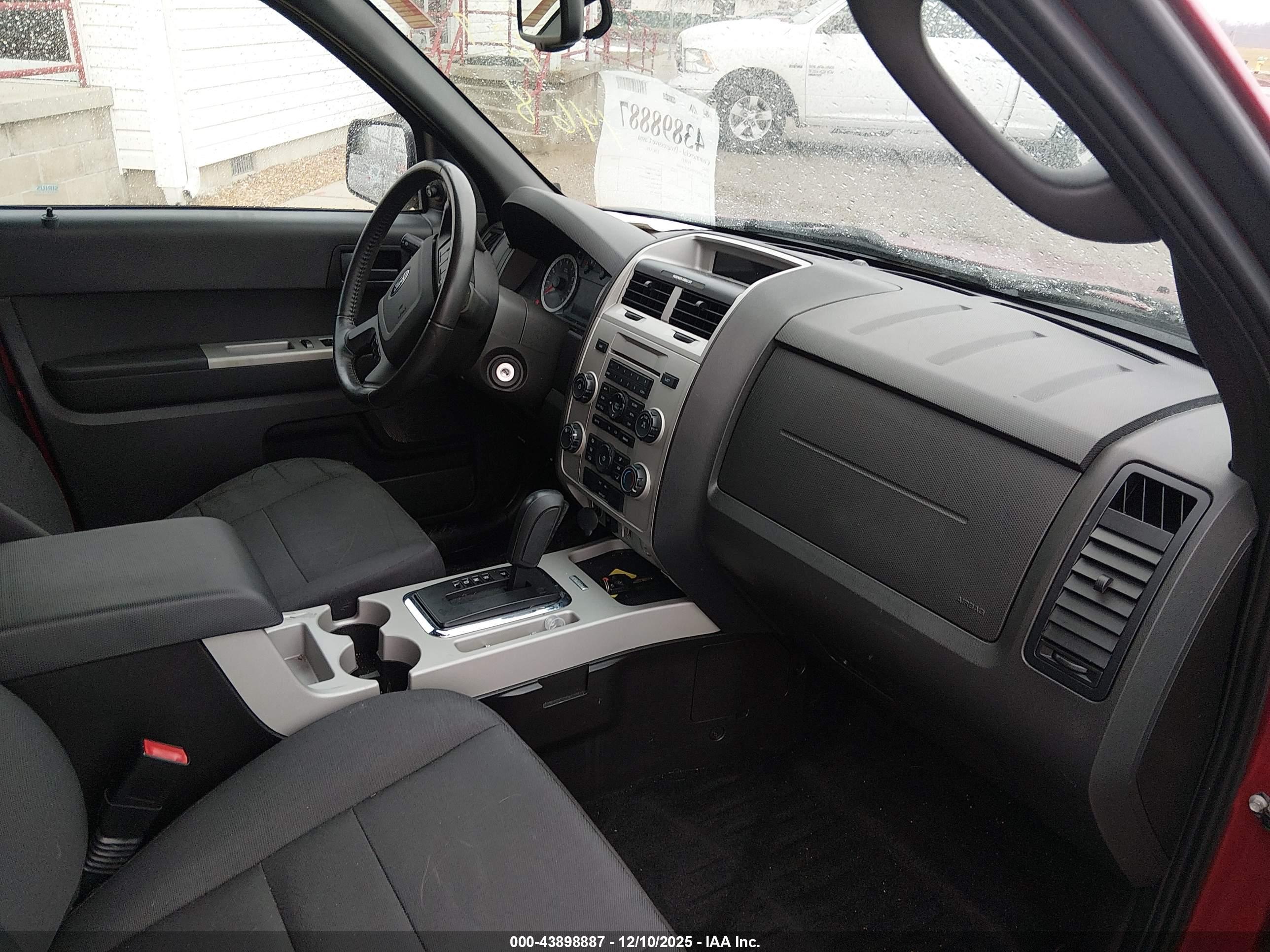 FORD ESCAPE image 5