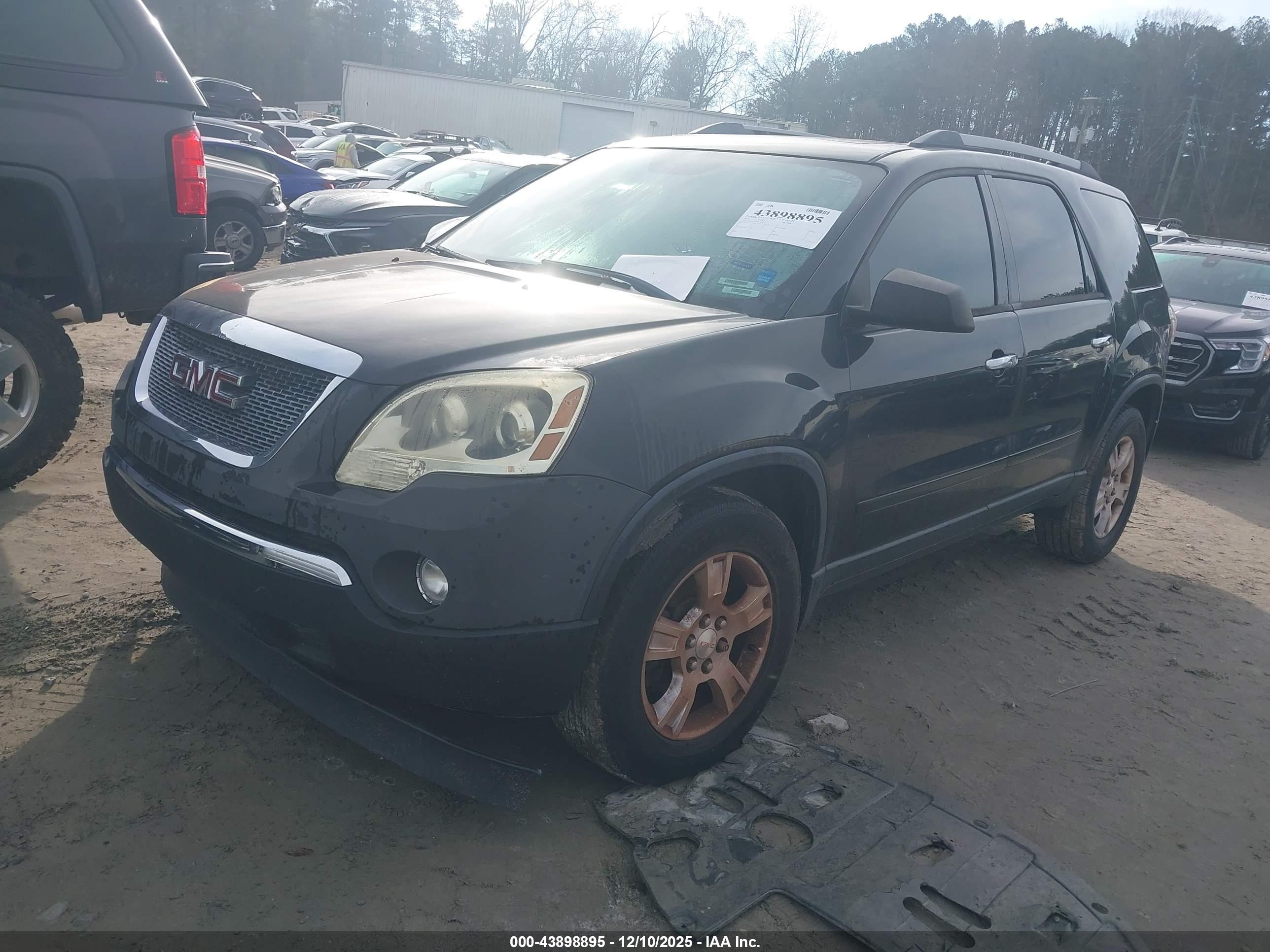 GMC ACADIA image 2