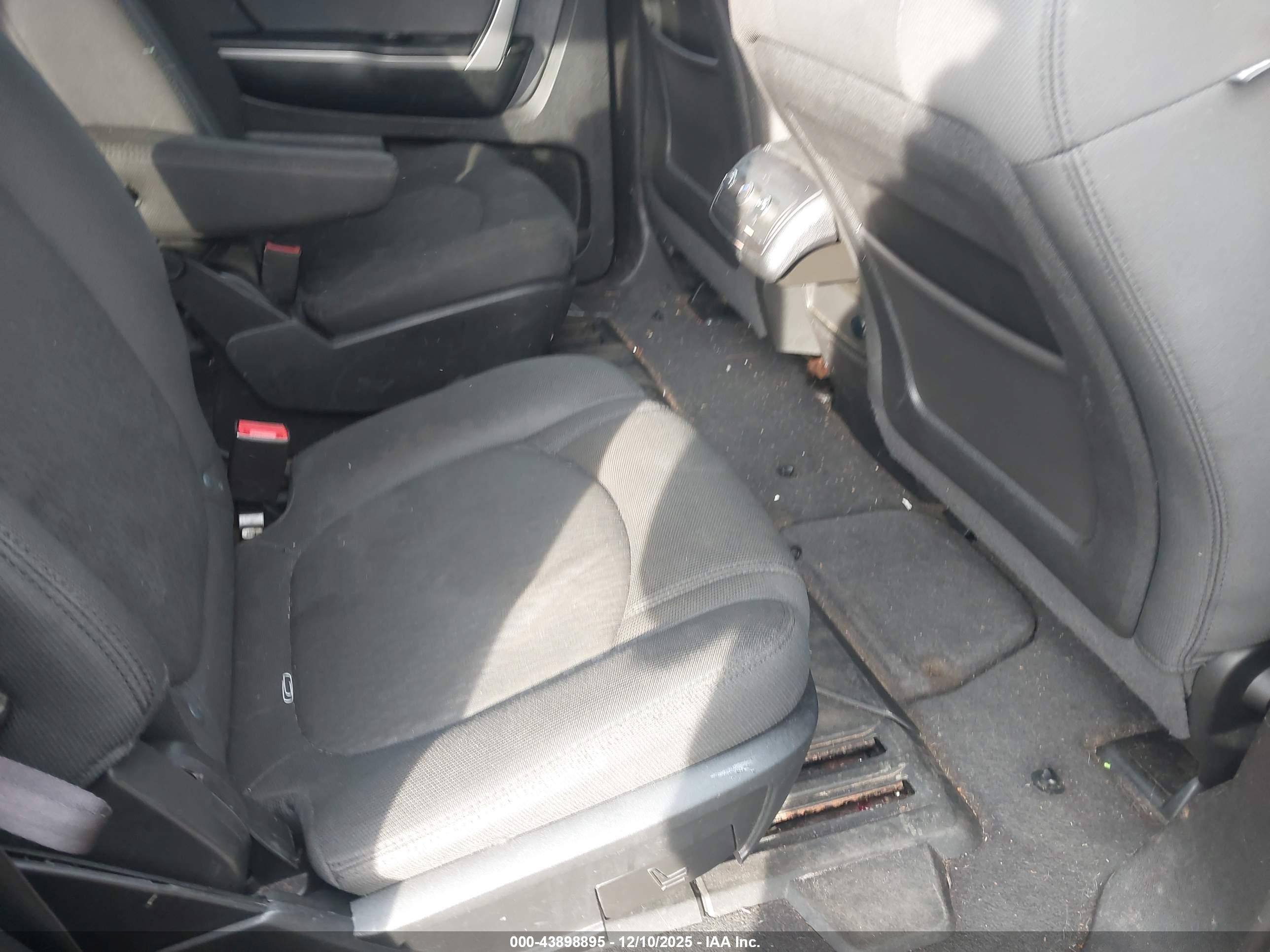 GMC ACADIA image 8
