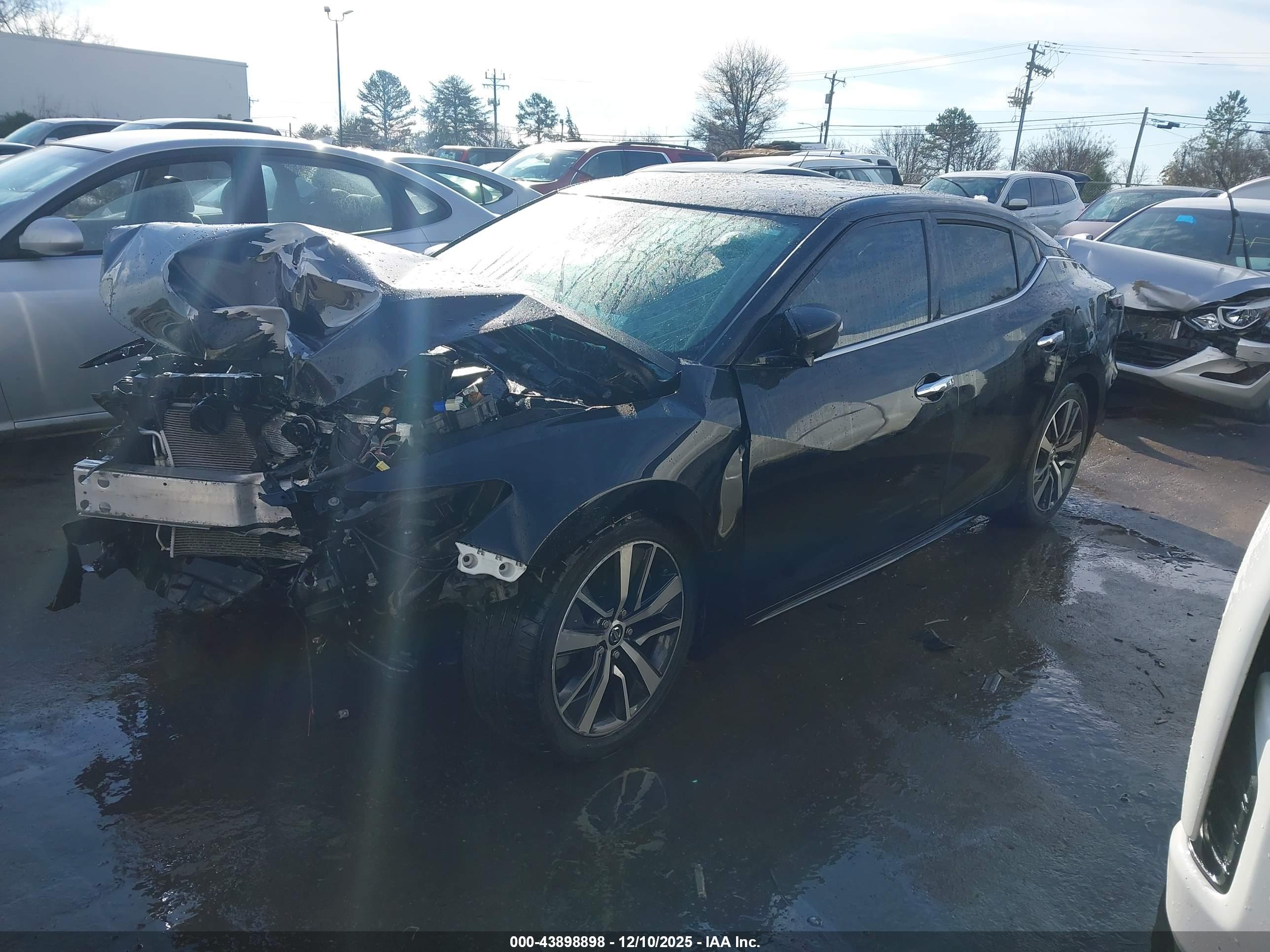 NISSAN MAXIMA image 2