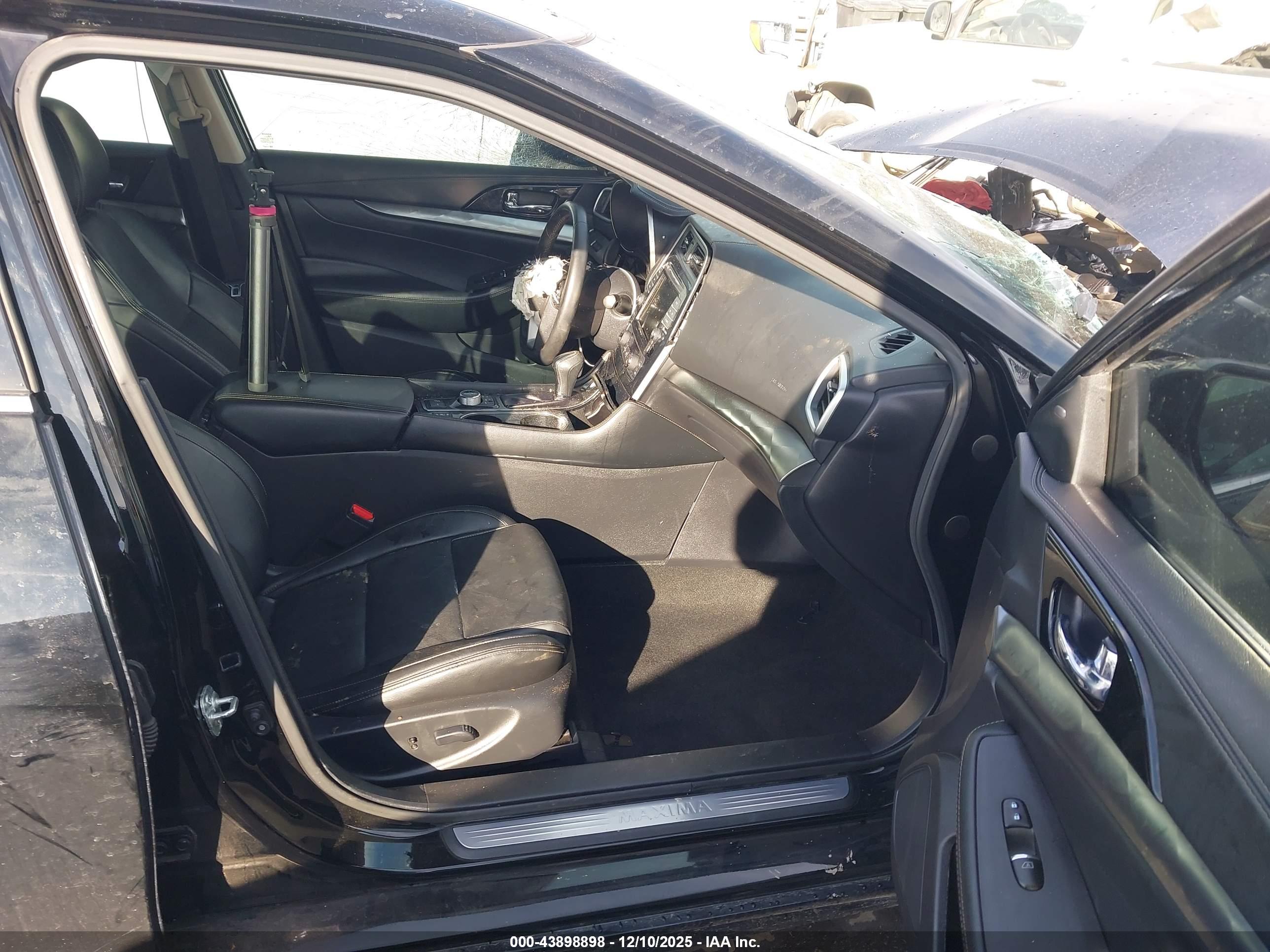 NISSAN MAXIMA image 5