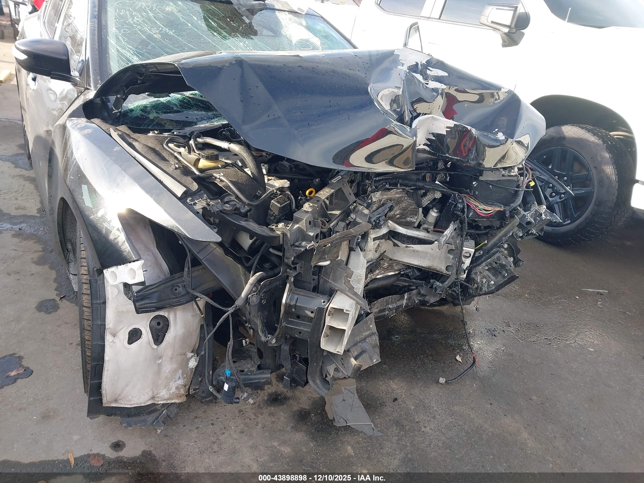 NISSAN MAXIMA image 6