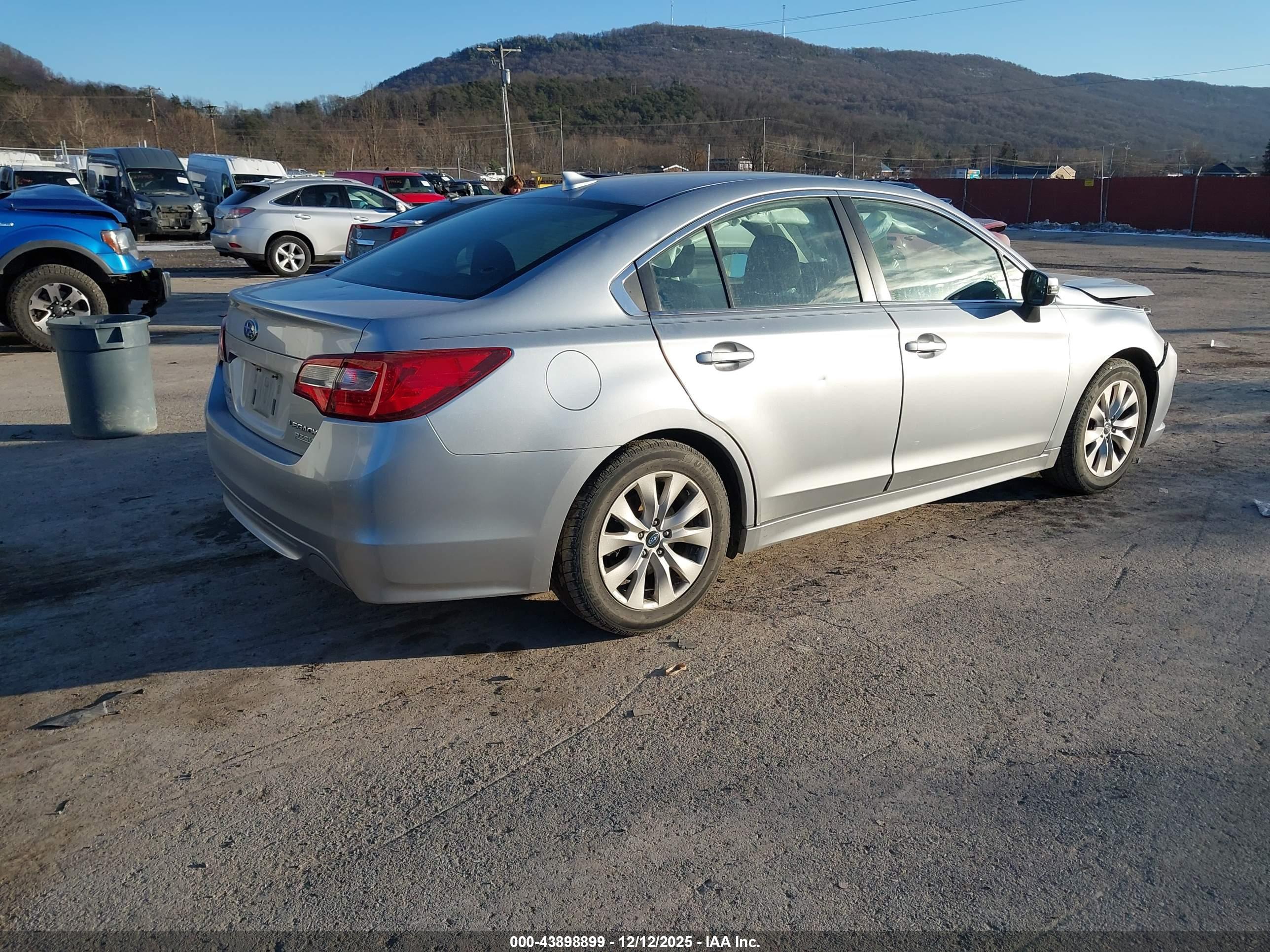 SUBARU LEGACY image 4