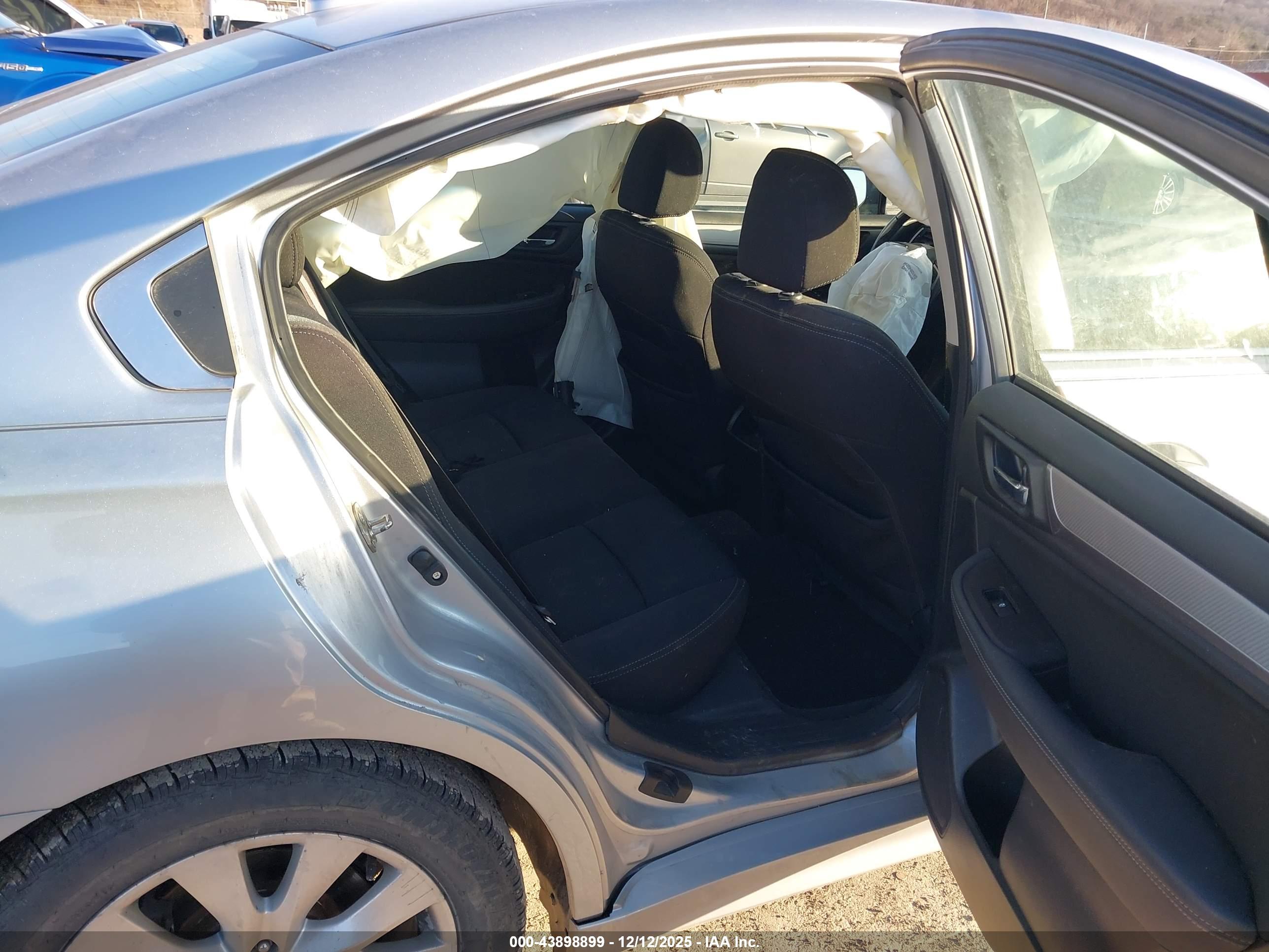SUBARU LEGACY image 8