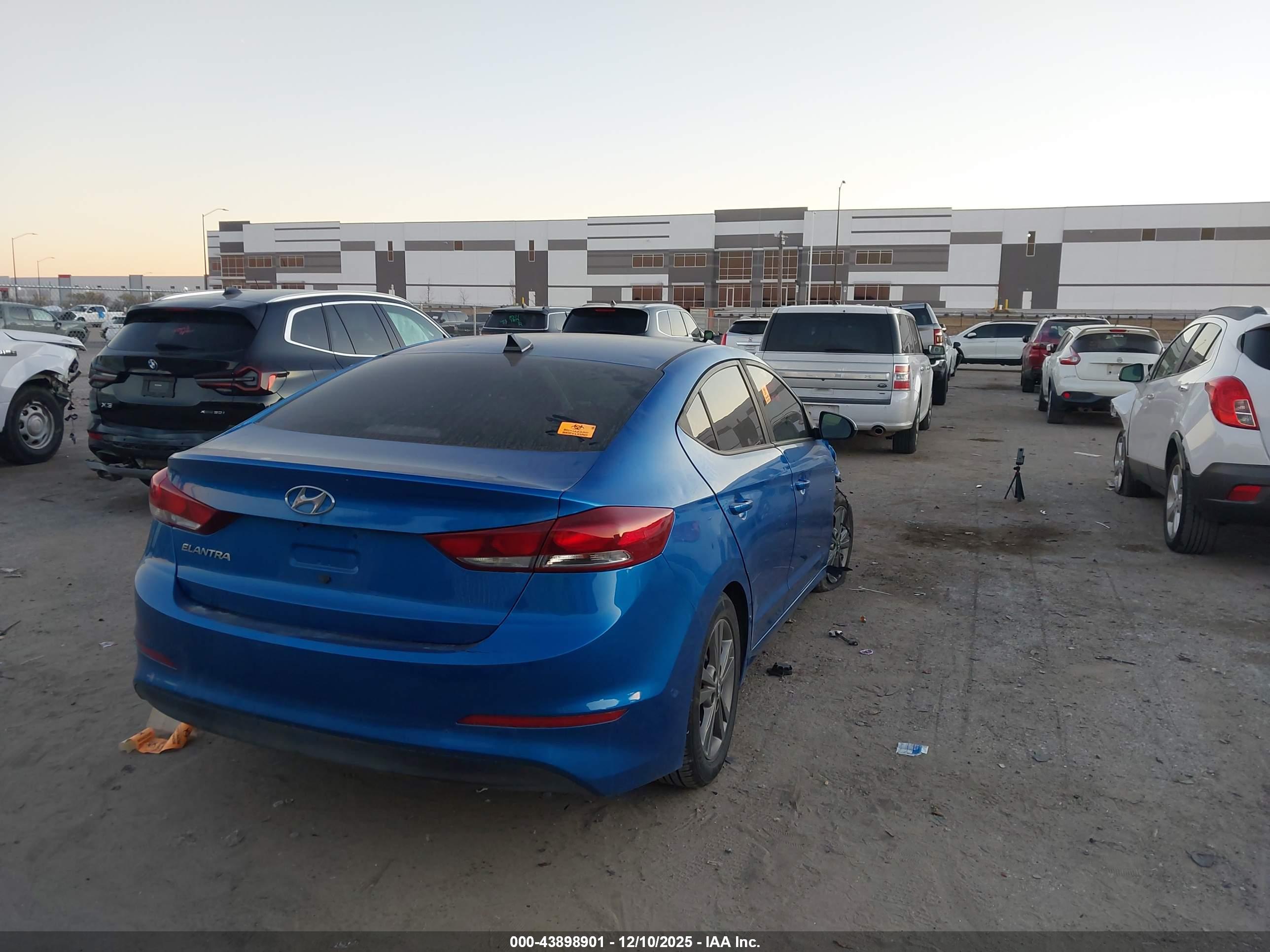 HYUNDAI ELANTRA image 4