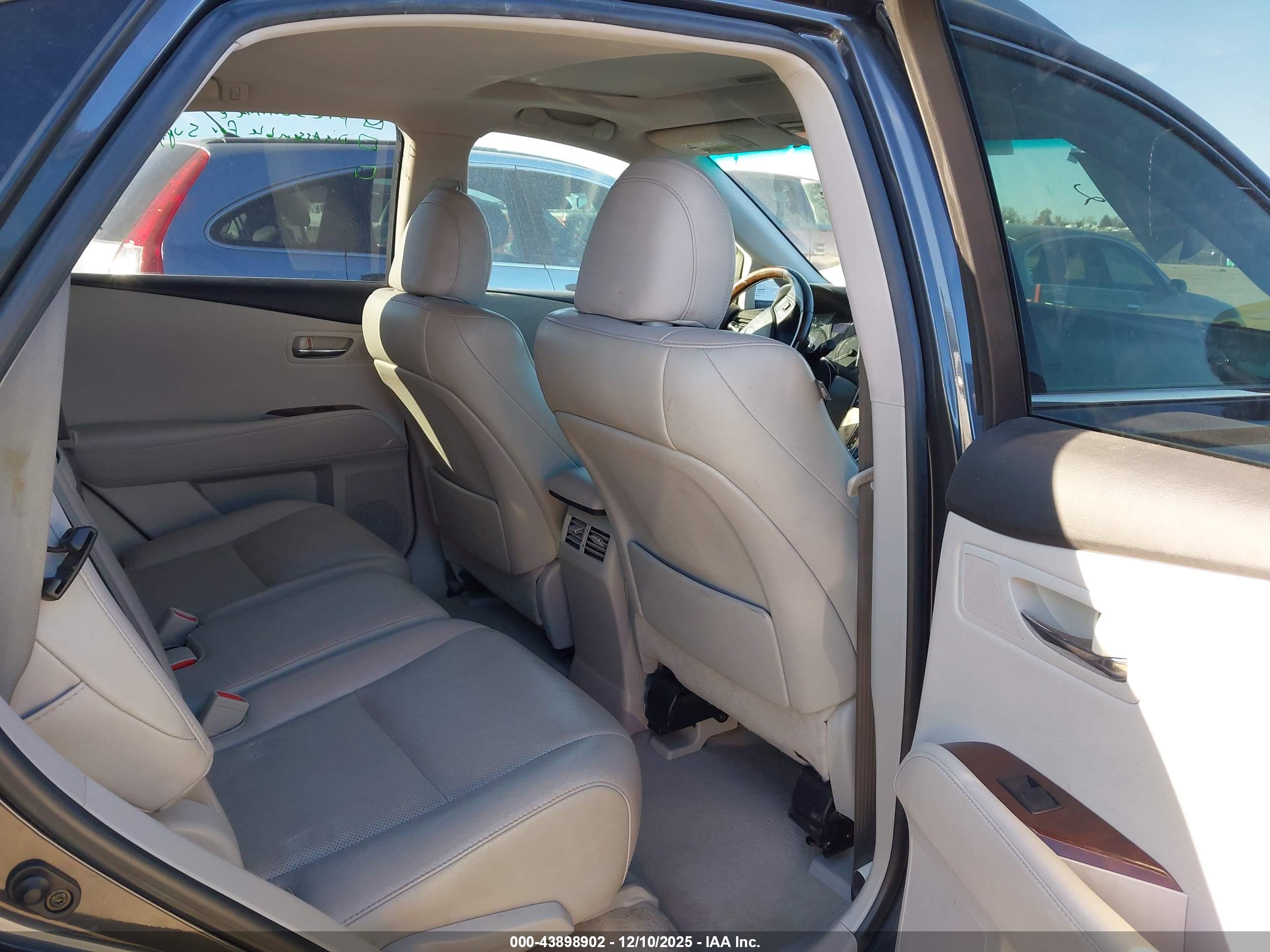 LEXUS RX image 8
