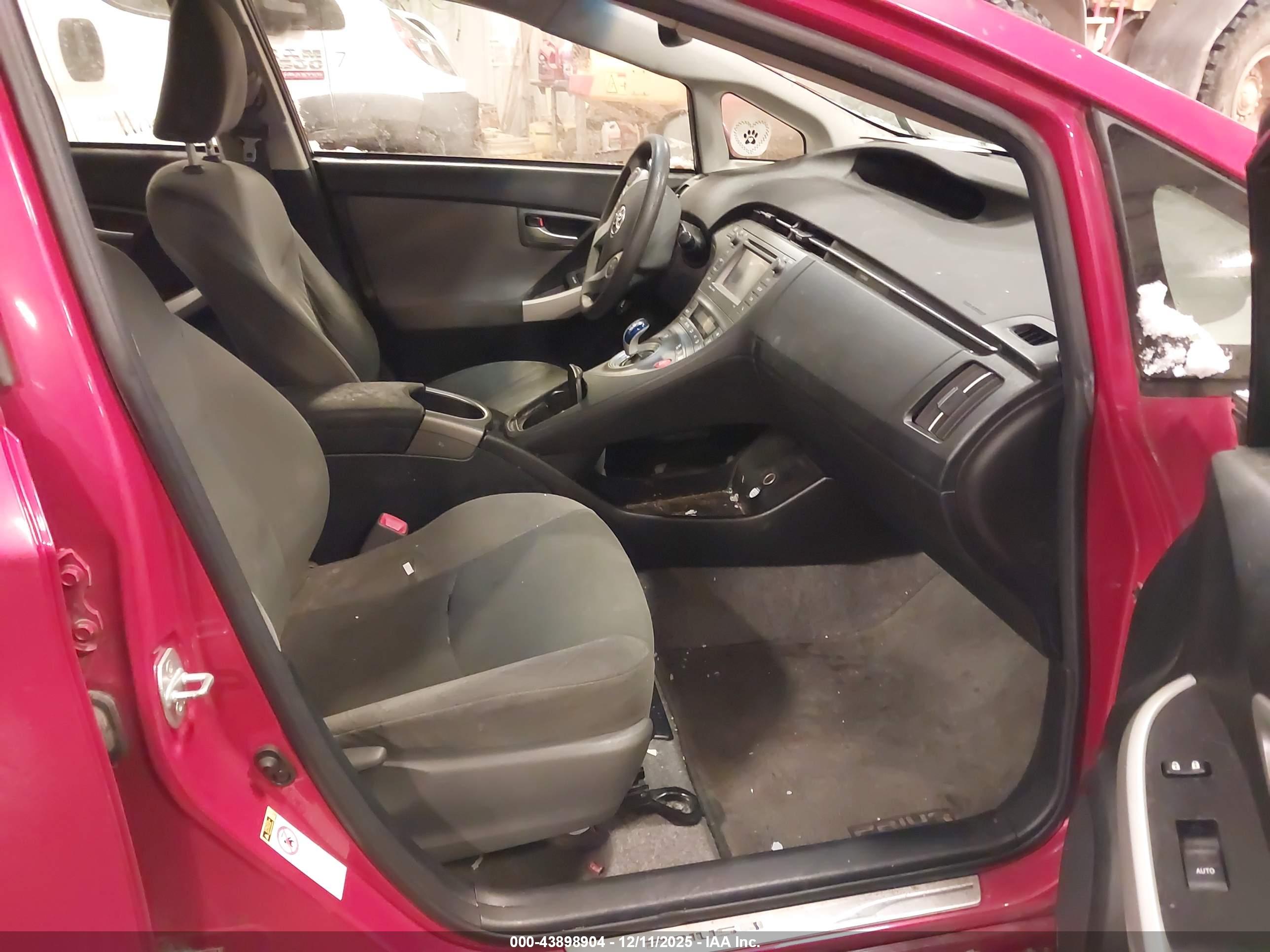 TOYOTA PRIUS image 5