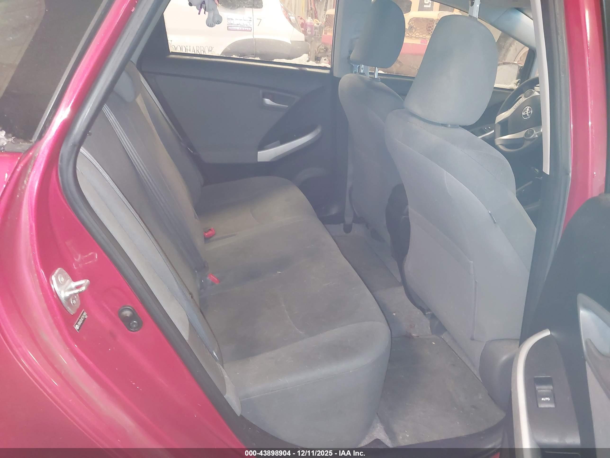 TOYOTA PRIUS image 8