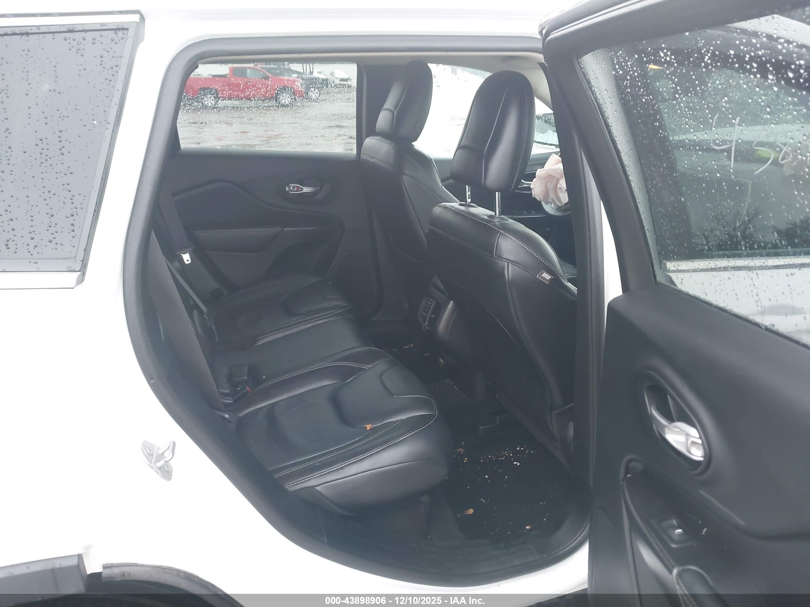 JEEP CHEROKEE image 8